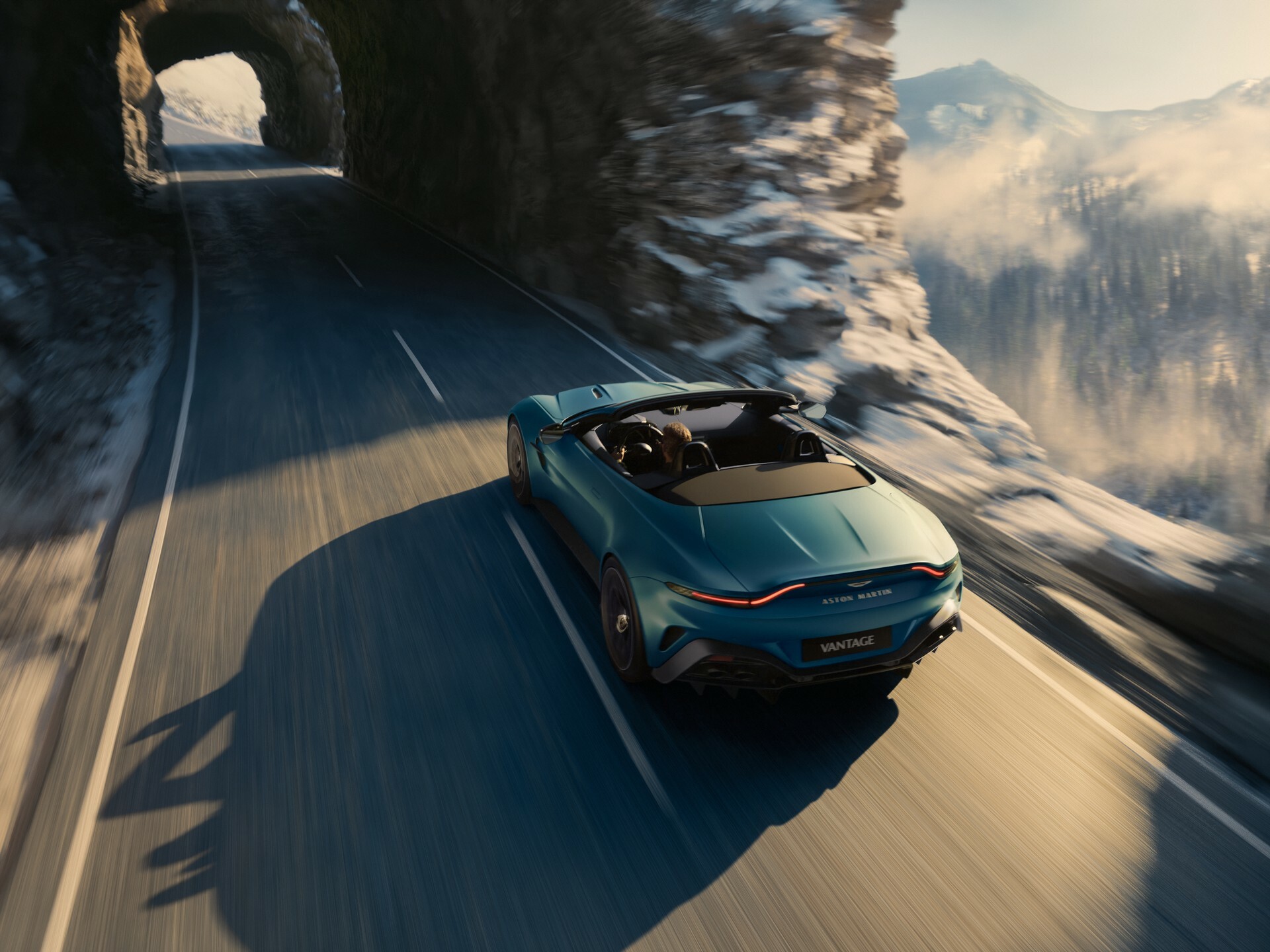 Aston Martin Vantage Roadster - 4