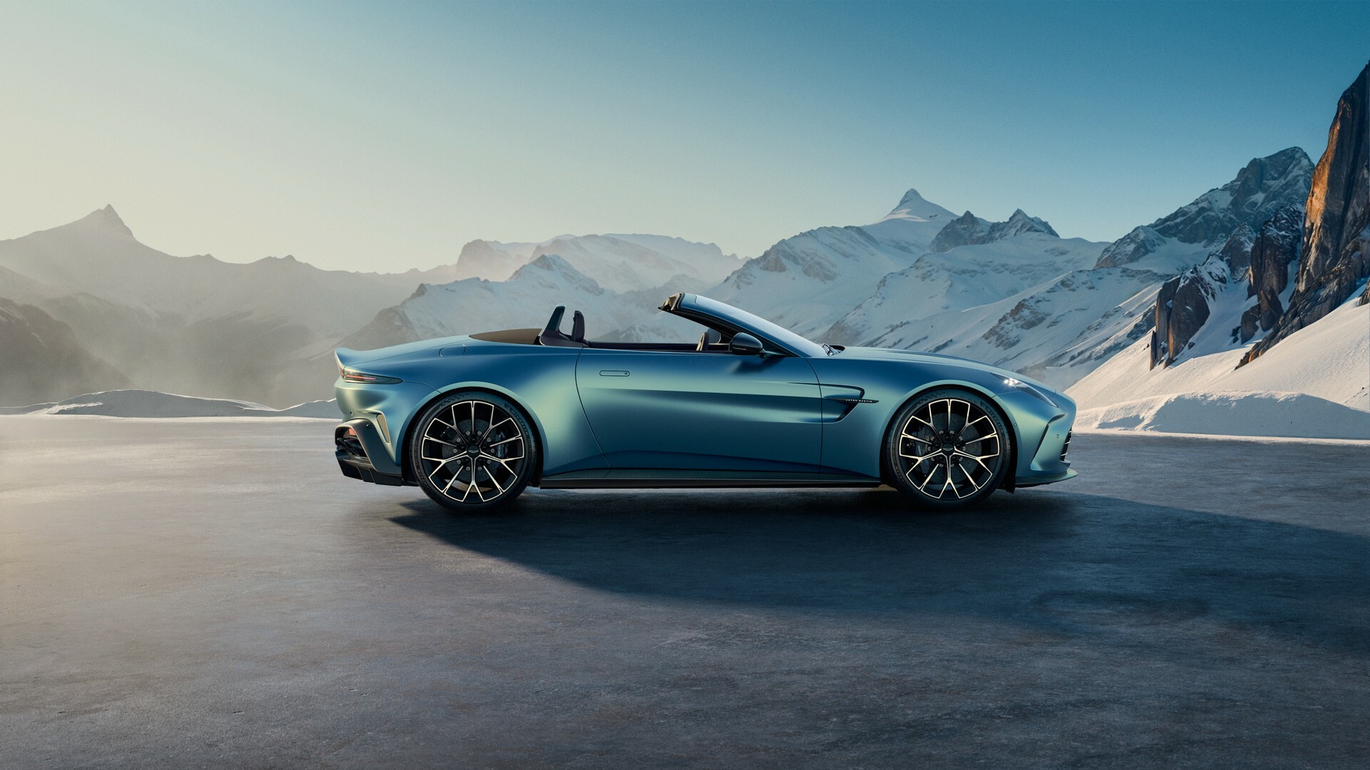 Aston Martin Vantage Roadster - 9