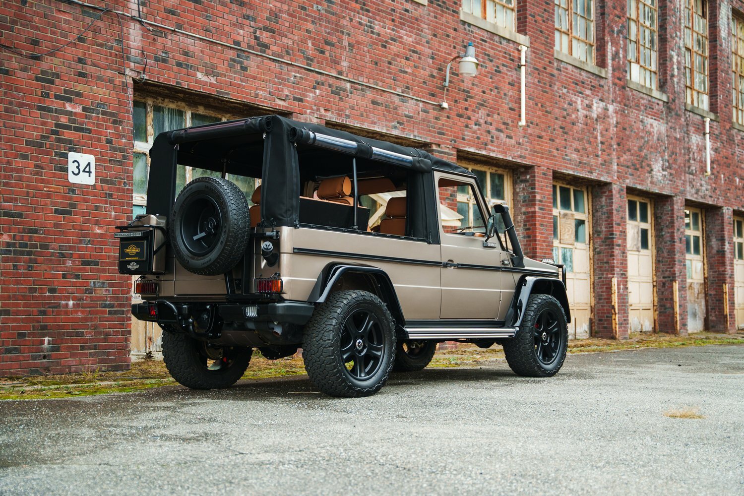 Rusty Old Mercedes G-Wagen Turned Into A Retro-Modern Off-Roader ...
