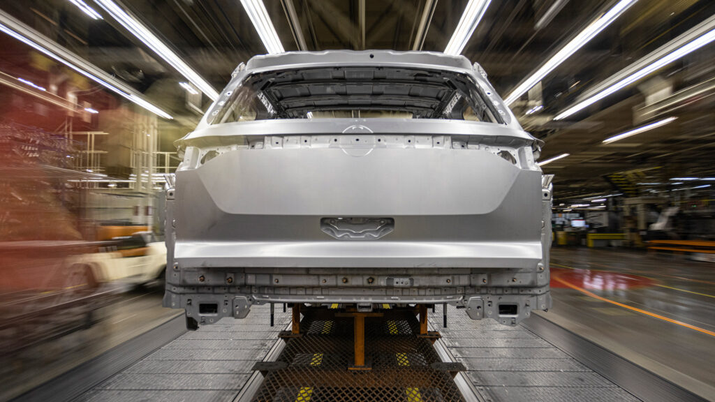  Nissan To Cut Shifts At Rogue And Altima Plants, Slashing US Output