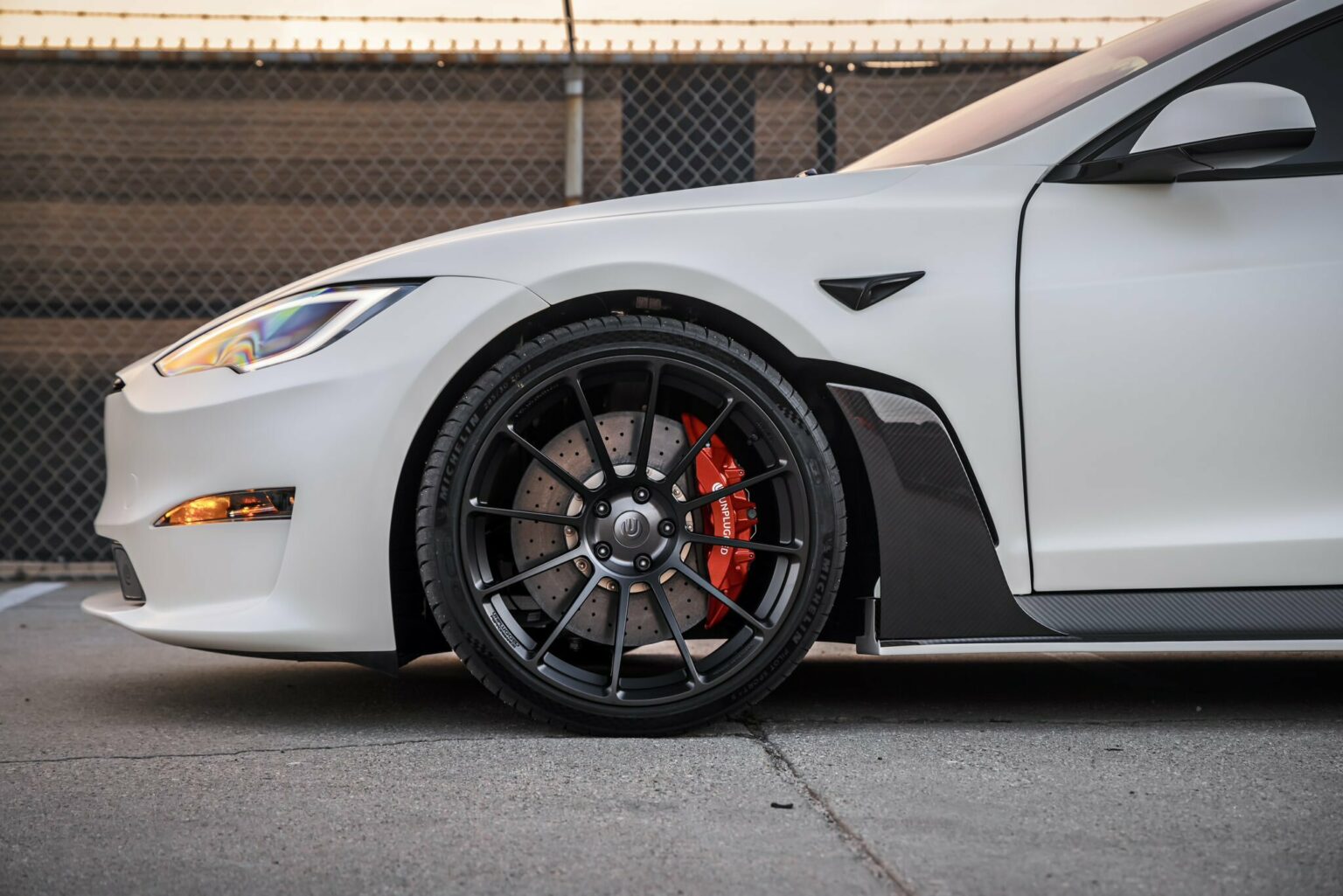 Joe Rogan’s 1,020HP Tesla Model S Plaid Now Looks As Fast As It Drives ...