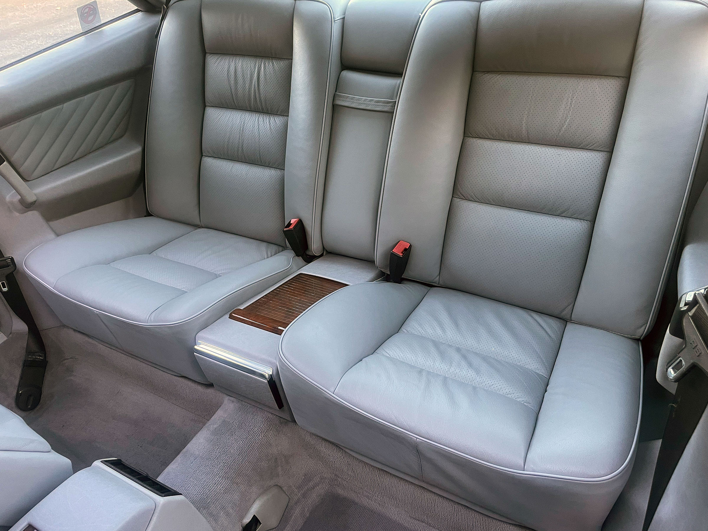Mercedes 560SEC 00019