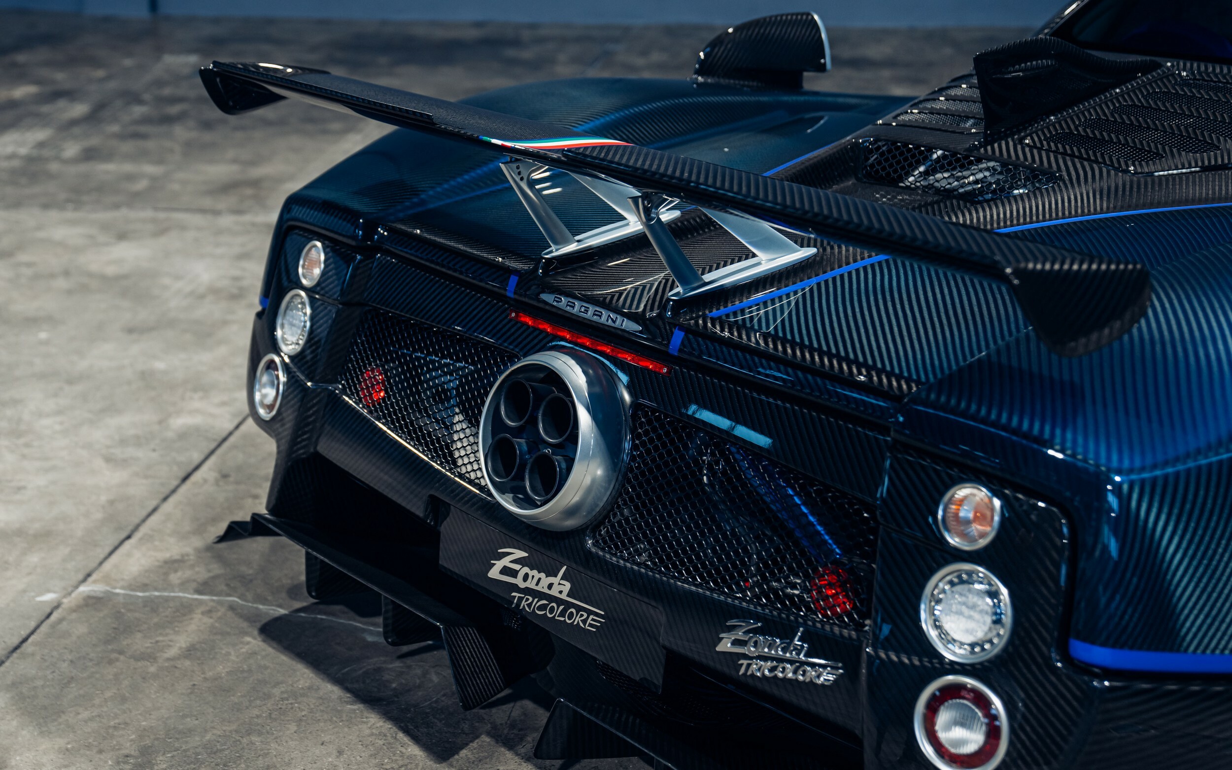 Miniature Peako Model 1/18 - Pagani Zonda One-Off Tricolore Carbone (avec Vitrine)
