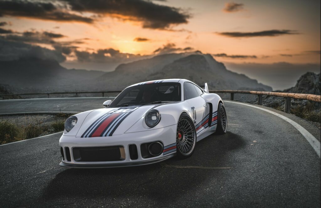  Rezvani&nbsp;RR1 Puts A Retro Racing Twist On The Porsche 911