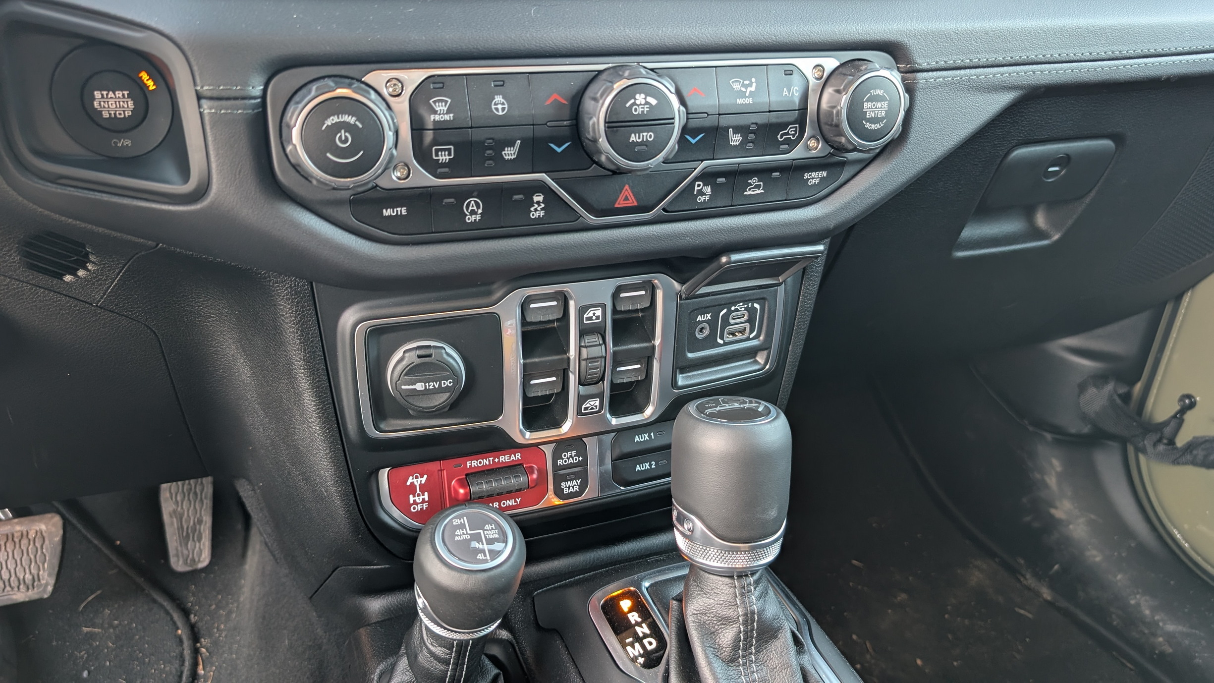2025 Jeep Gladiator Rubicon for Carscoops by Stephen Rivers 40