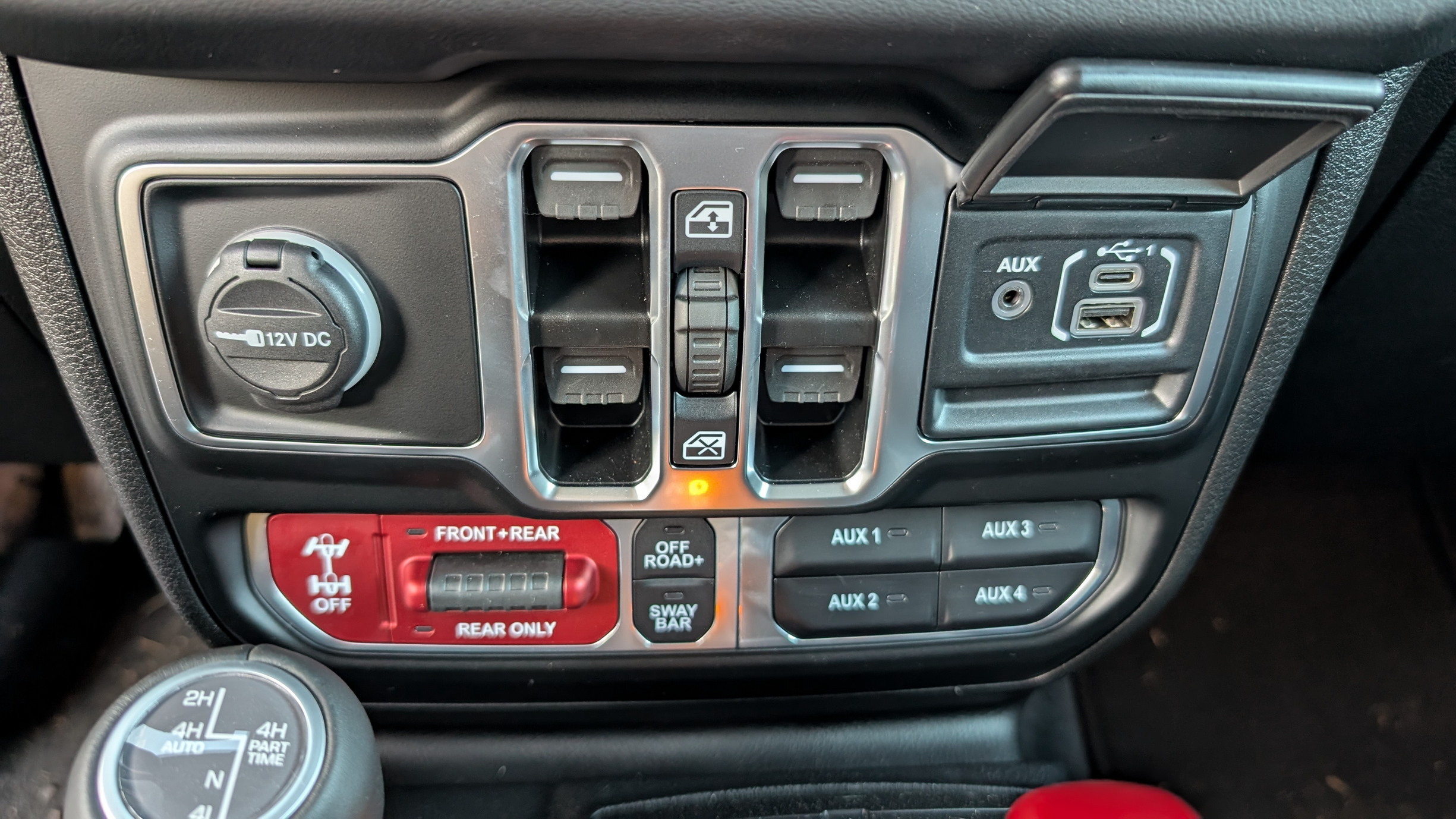 2025 Jeep Gladiator Rubicon for Carscoops by Stephen Rivers 41