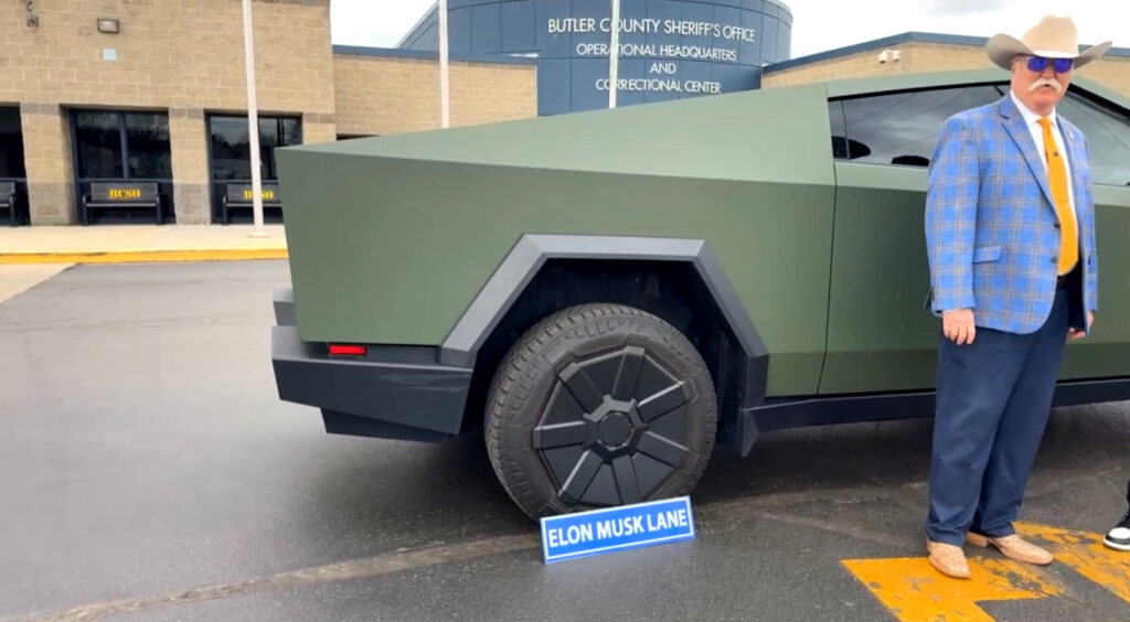  Ohio Sheriff Calls Tesla Vandals &lsquo;Fat People Living In Mom&rsquo;s Basement&rsquo;