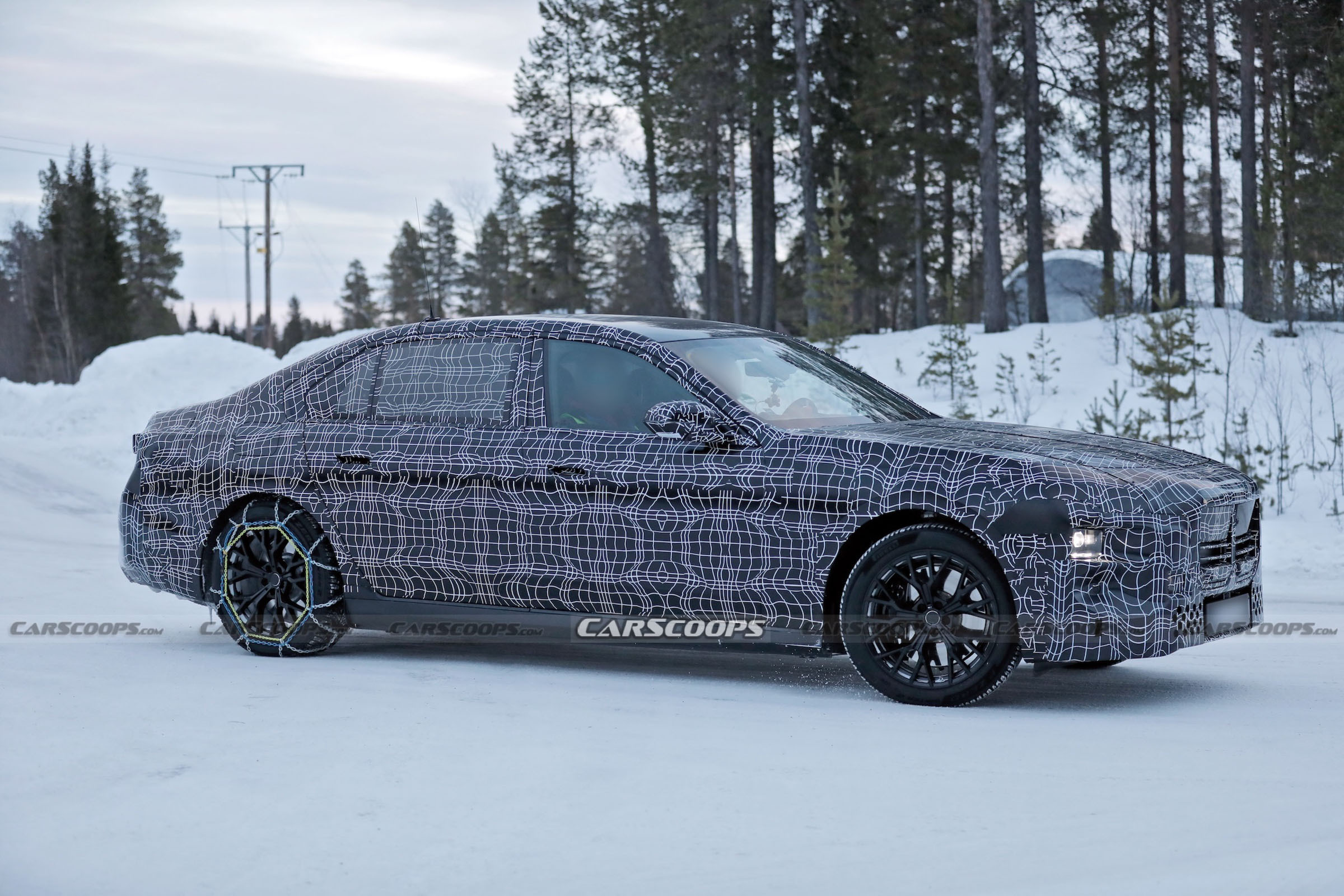 BMW 7-Series scoop 00008