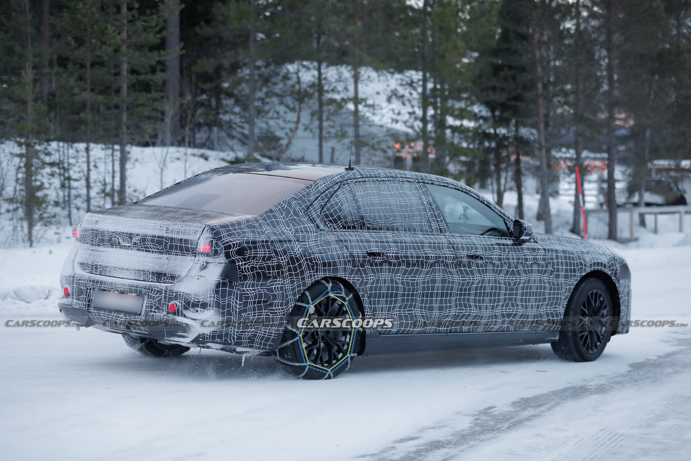 BMW 7-Series scoop 00013