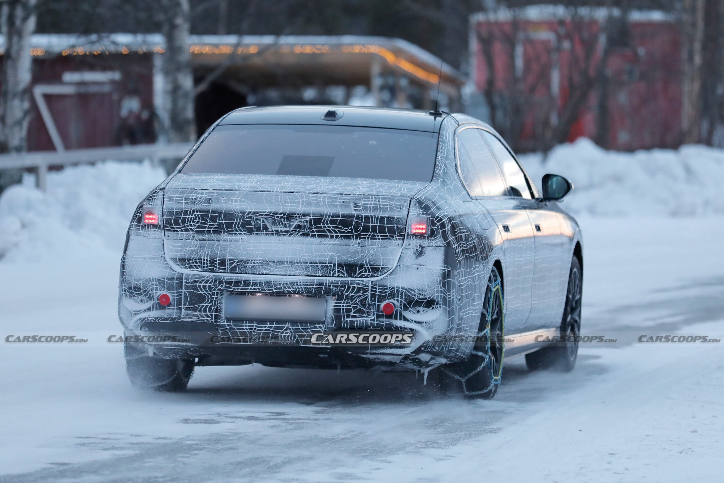 BMW 7-Series scoop 00016