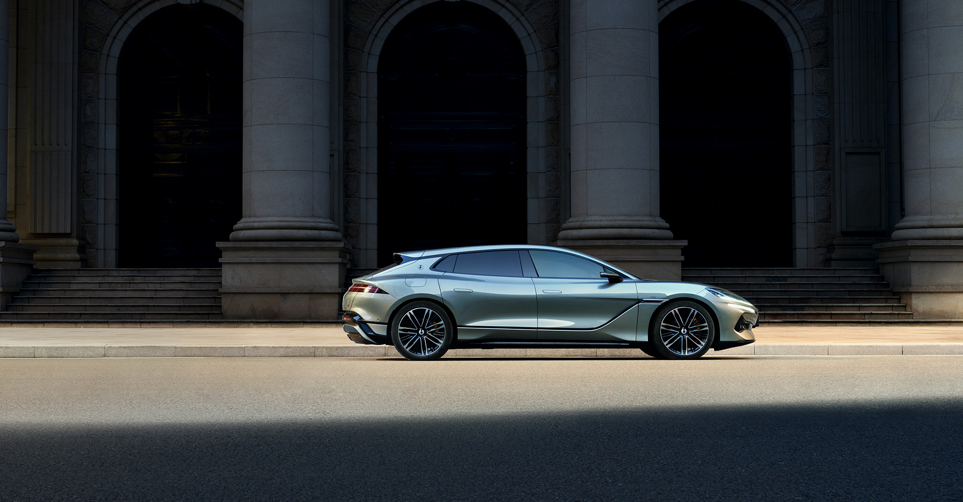 Denza’s 1,139-HP Wagon Will Now Drift Any Shape You Draw On The Screen