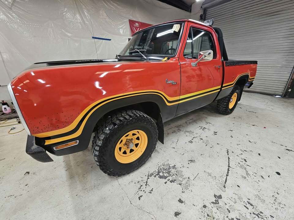 Dodge Macho Power Wagon - 2
