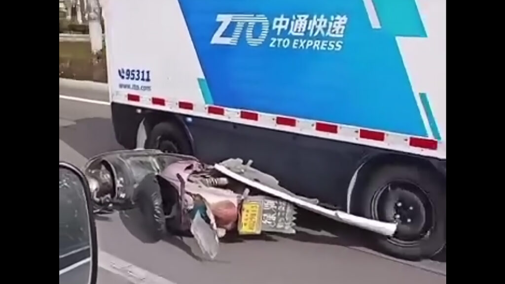  Self-Driving Delivery Van Drags Scooter In Viral Video