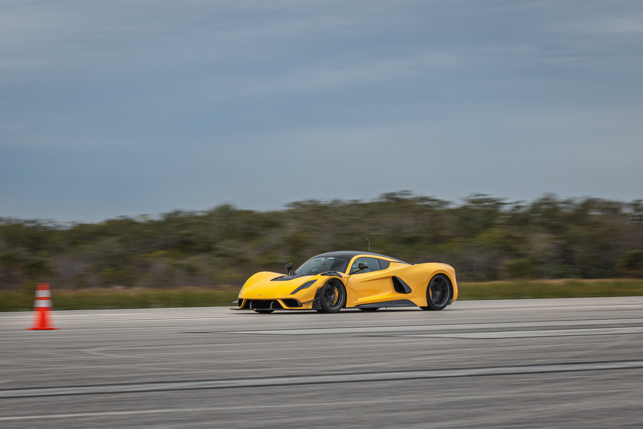 F5 Racer This New American Hypercar Packs More Power Than A Bugatti Tourbillon ...