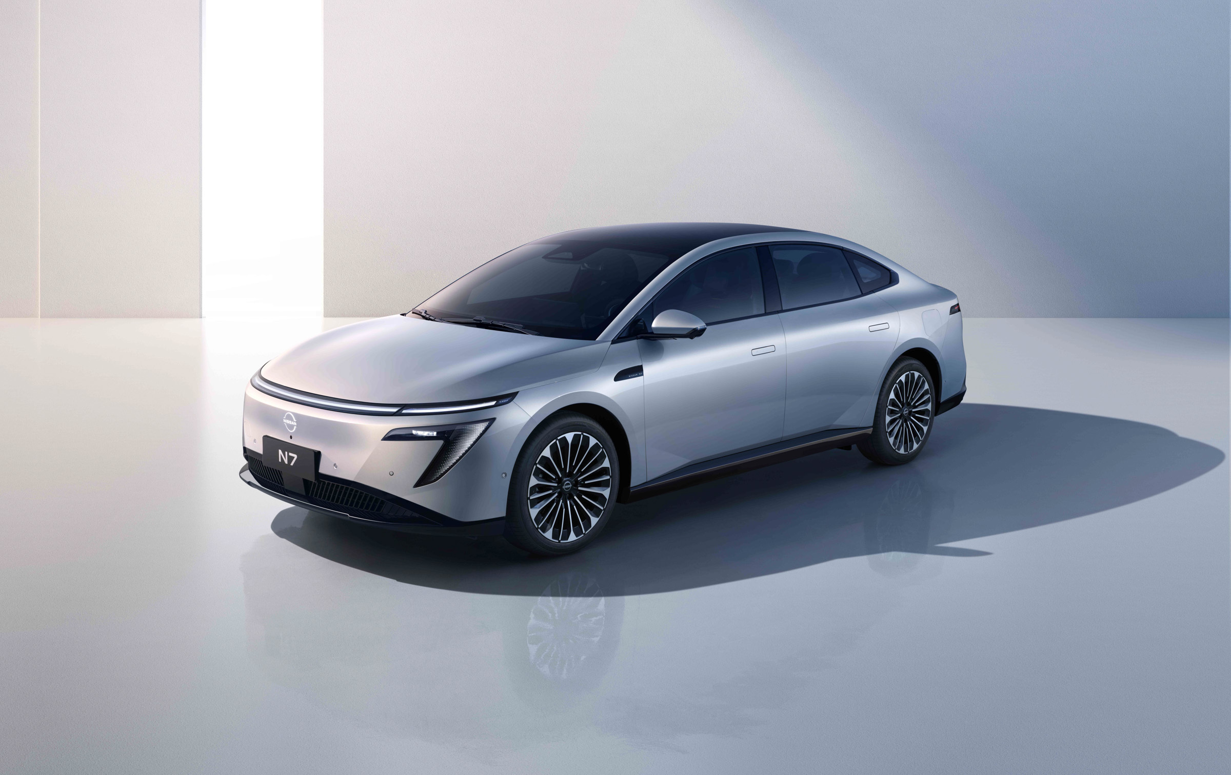 Nissan N7 sedan 00003