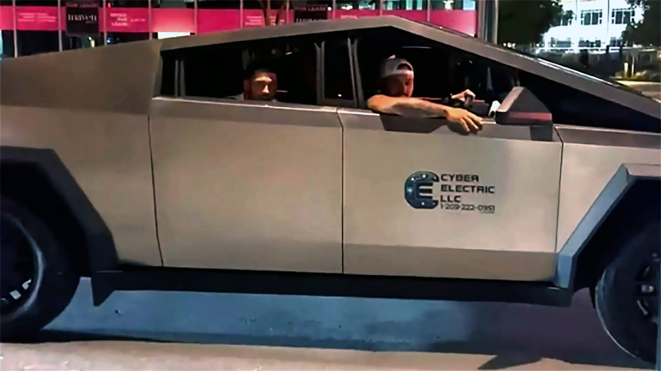 เจ้าของ Cybertruck โดนกระแสวิจารณ์ถล่มหลังโพสต์ซัลตรูดนาซี ส่งผลธุรกิจพังในชั่วข้ามคืน