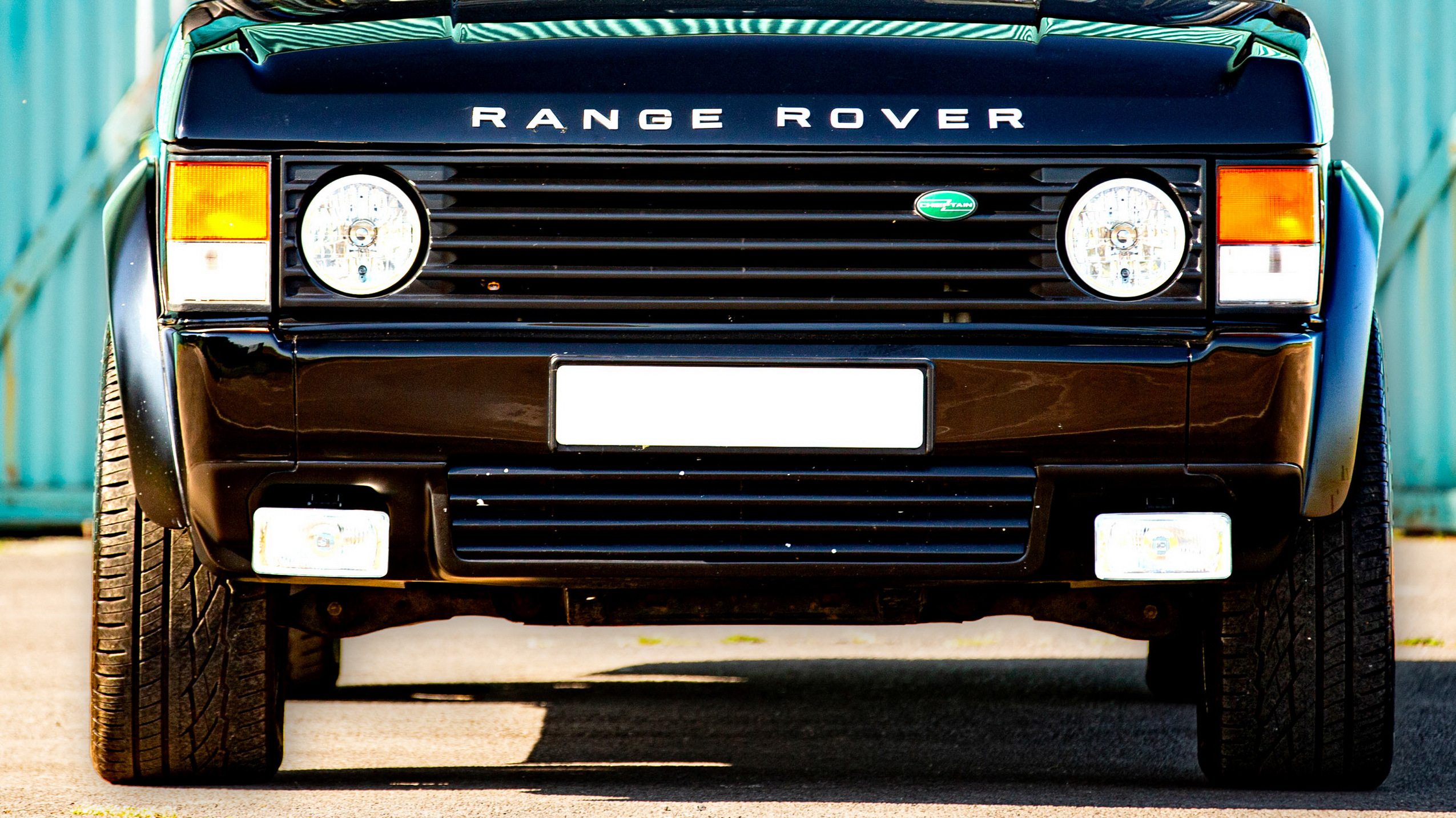 This Range Rover Classic Is Actually A More Modern 4×4 In Disguise ...