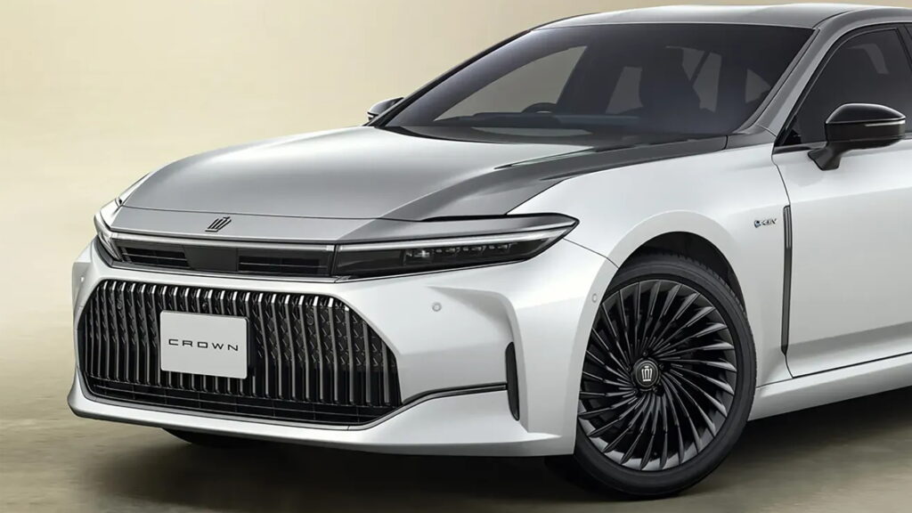  Toyota Crown Sedan 70th Anniversary Edition Looks Like A Japanese Maybach
