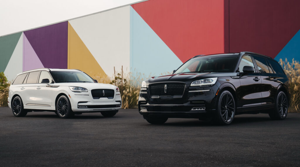  This Lincoln SUV&rsquo;s Trim Can Literally Fly Off While You&rsquo;re Driving
