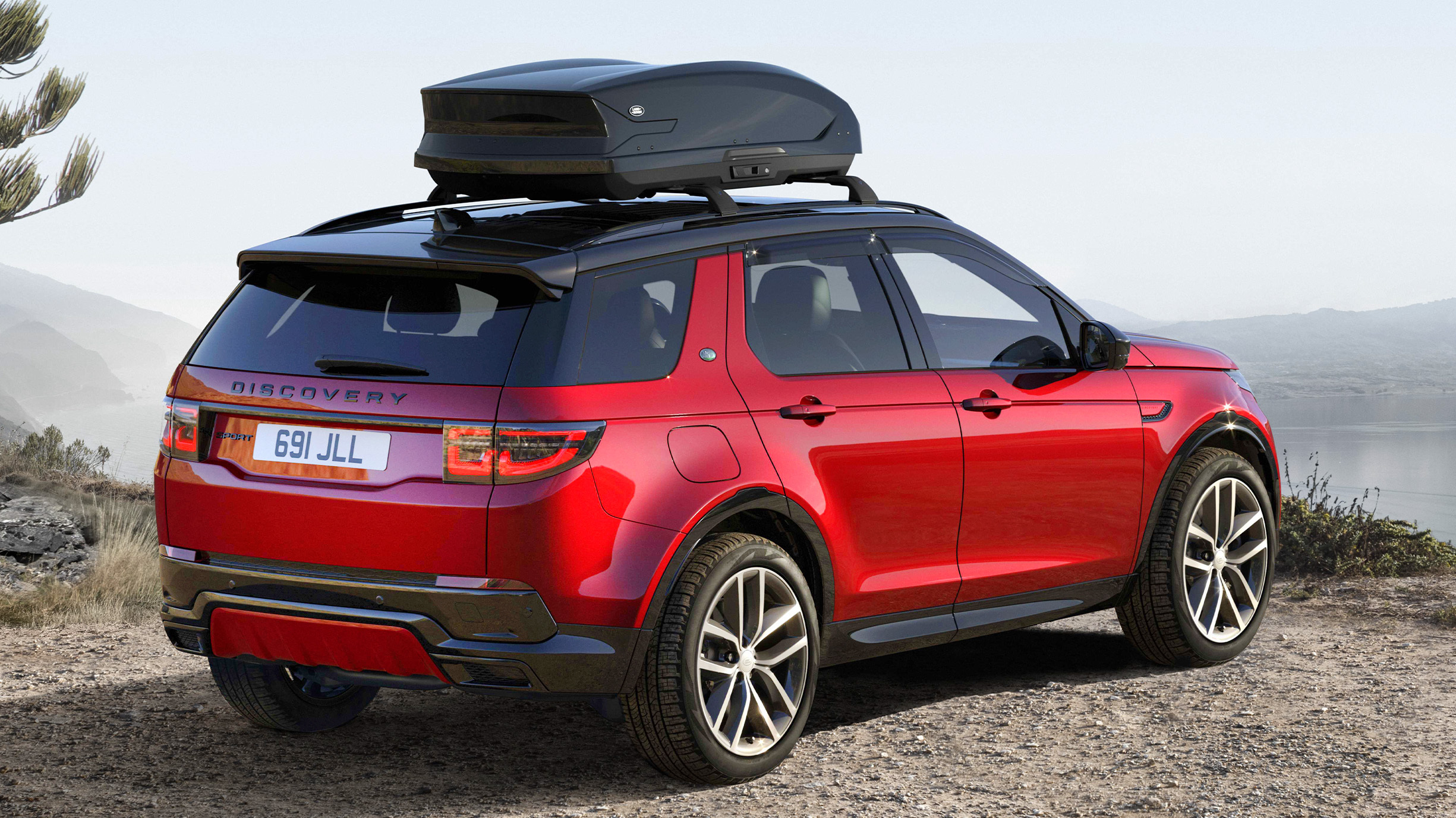 A New Look Can’t Hide Just How Old This Land Rover Really Is