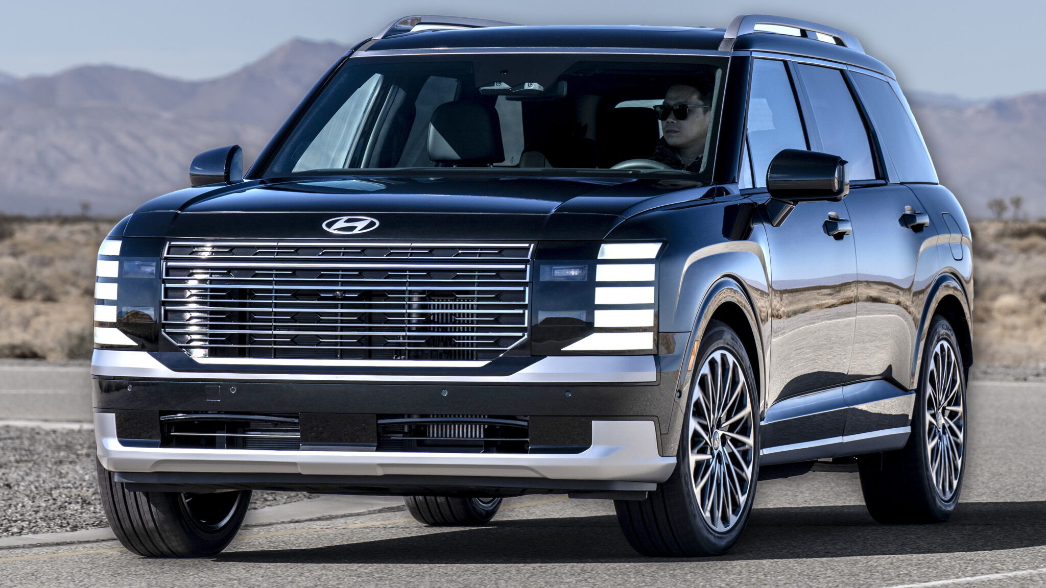 Hyundai Palisade Hybrid Wins WardsAuto 10 Best Engines Award