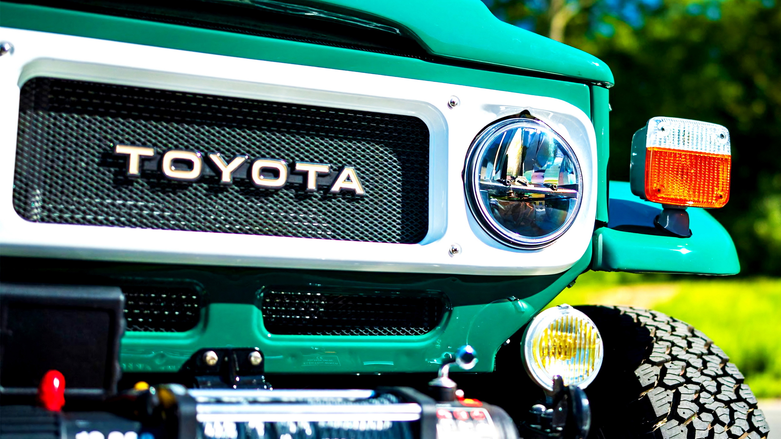 There's Nothing Subtle About This V8-Powered Vintage Toyota