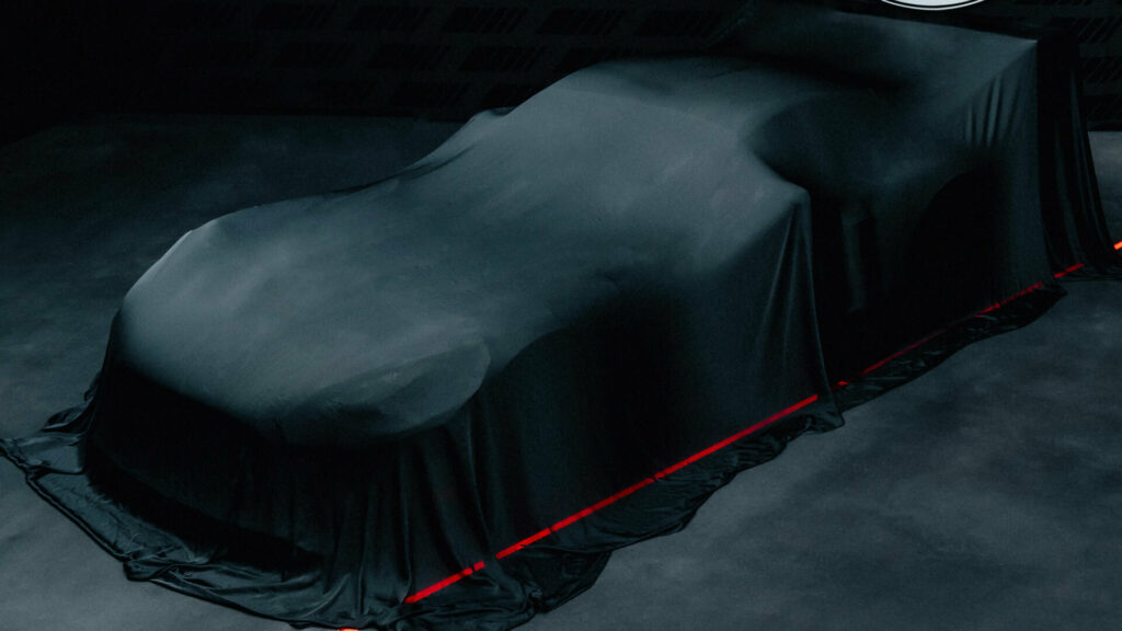  This Camouflaged V8 Supercar Is AMG At Its Most Unhinged