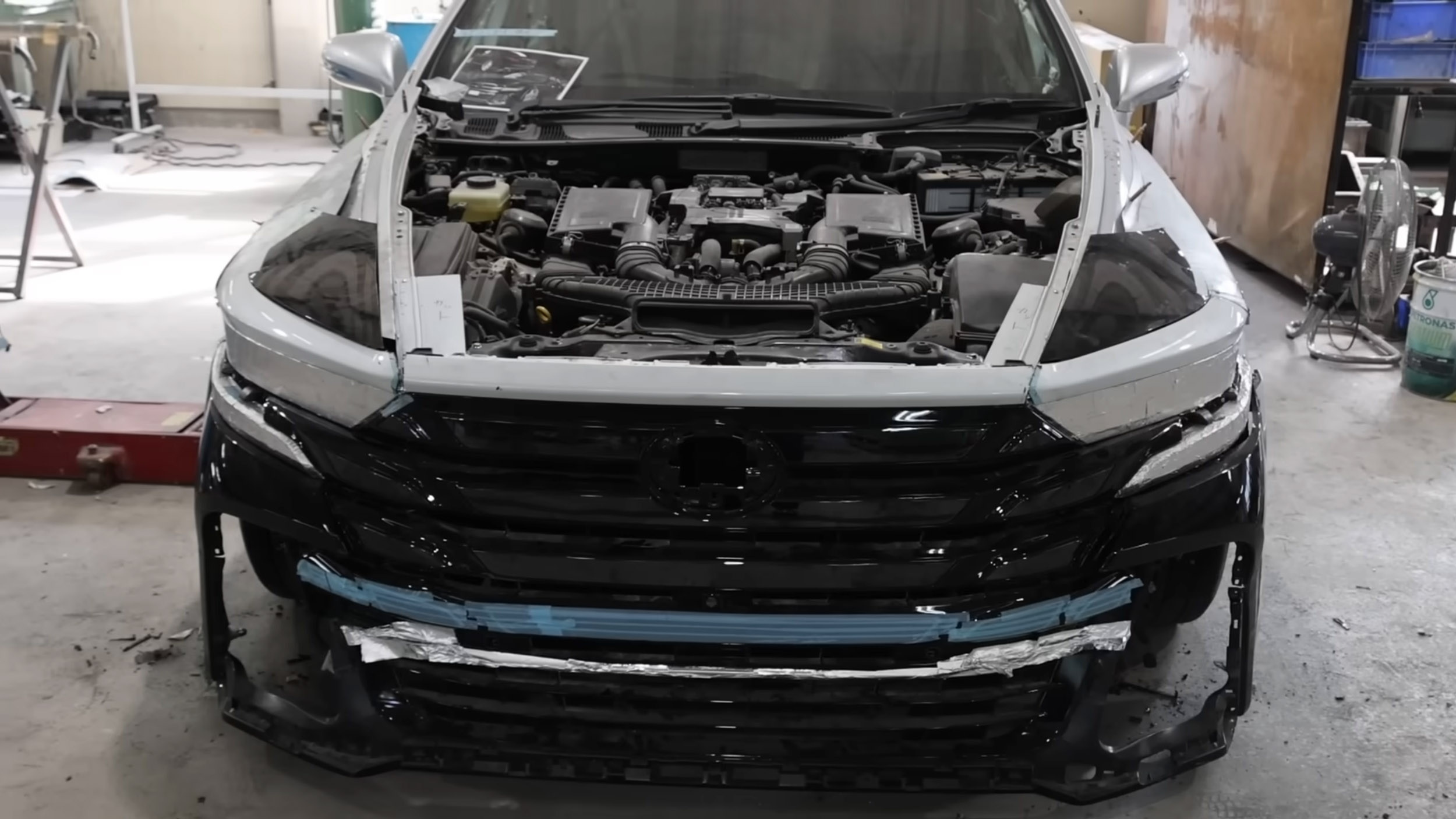 Перш ніж Lexus перетворив LS на мінівен, вони перетворили мінівен на седан