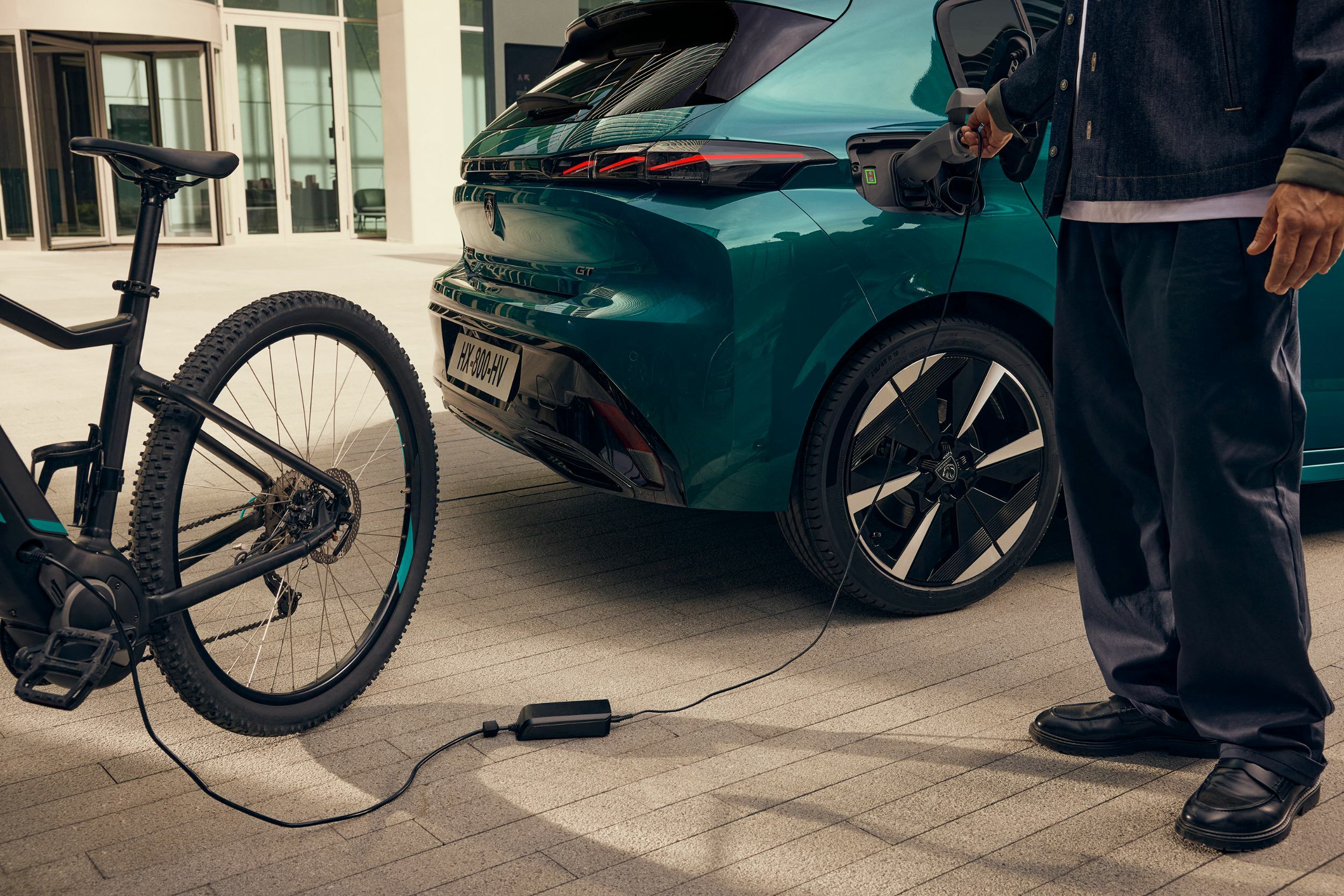 Facelifted Peugeot 308 Drops The Fangs But Learns New Tricks