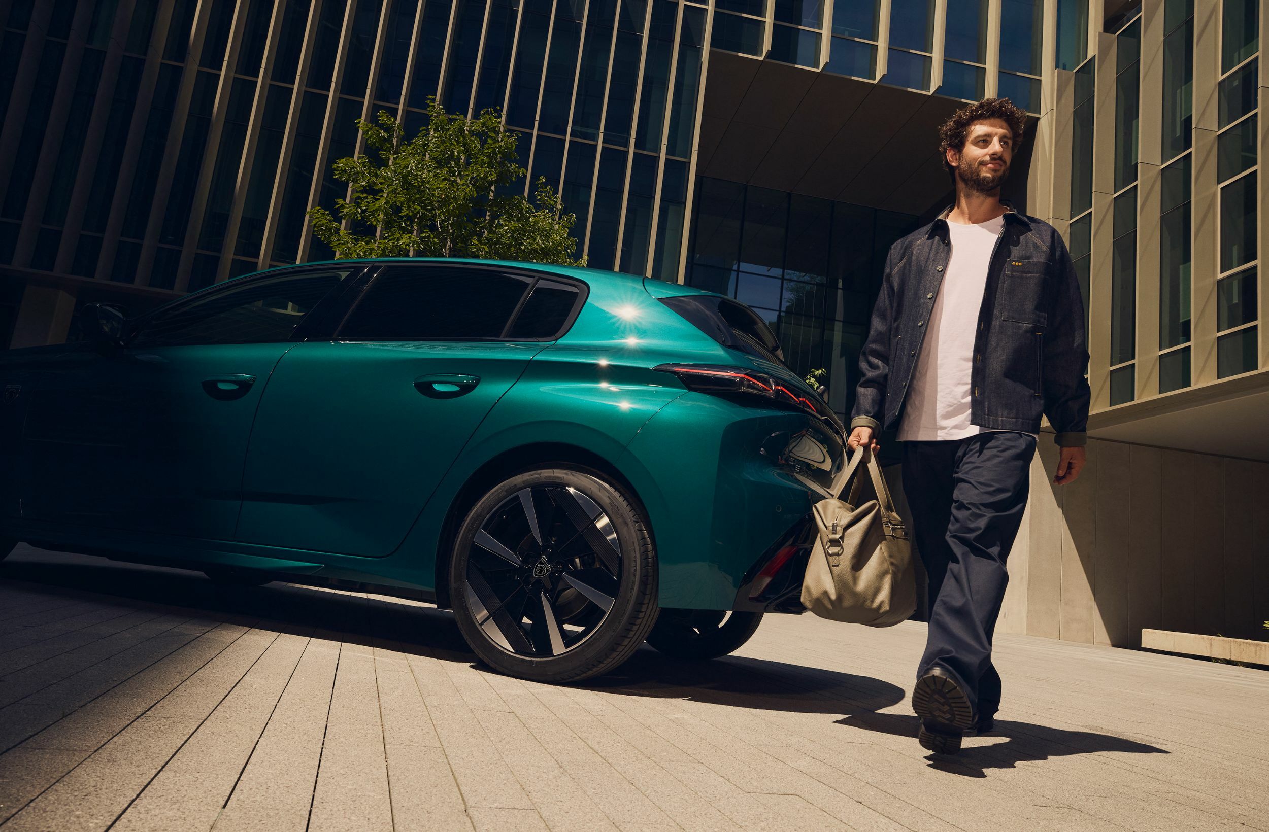 Facelifted Peugeot 308 Drops The Fangs But Learns New Tricks