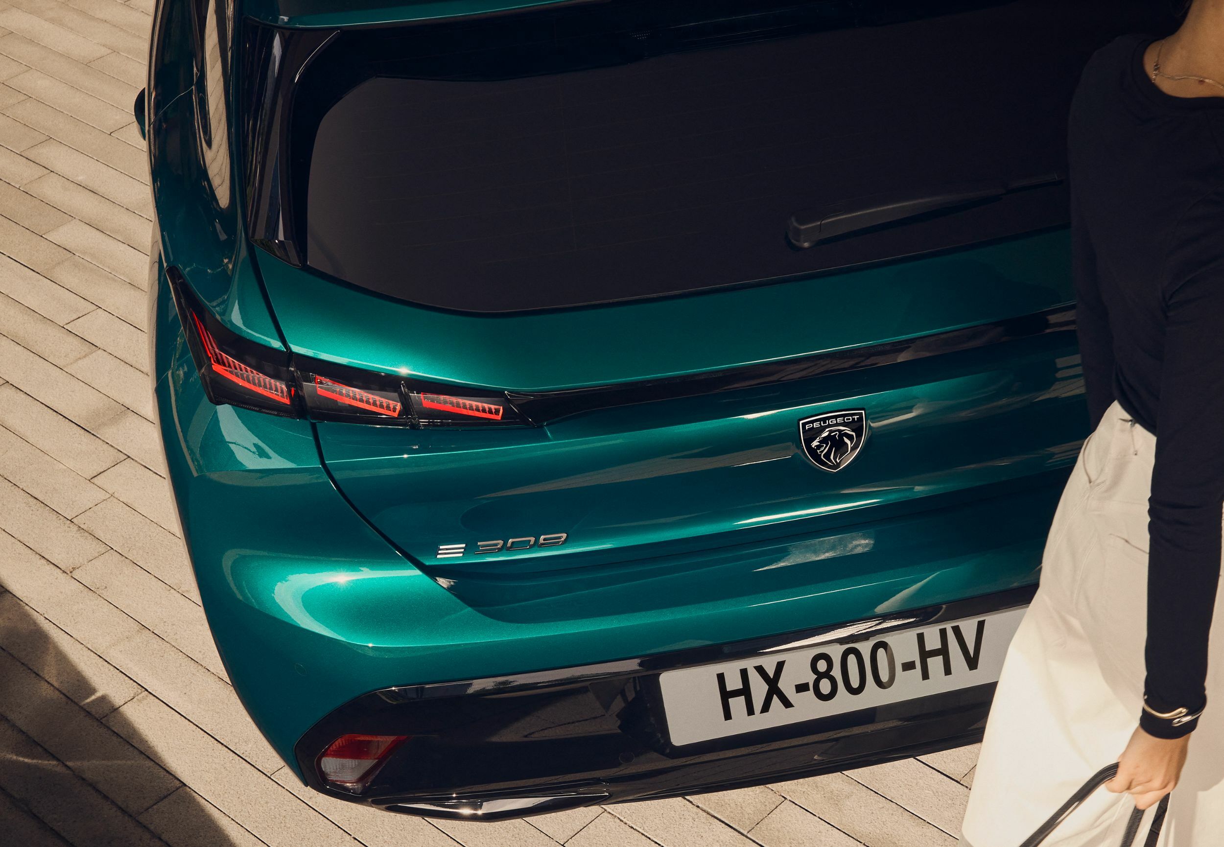 Facelifted Peugeot 308 Drops The Fangs But Learns New Tricks