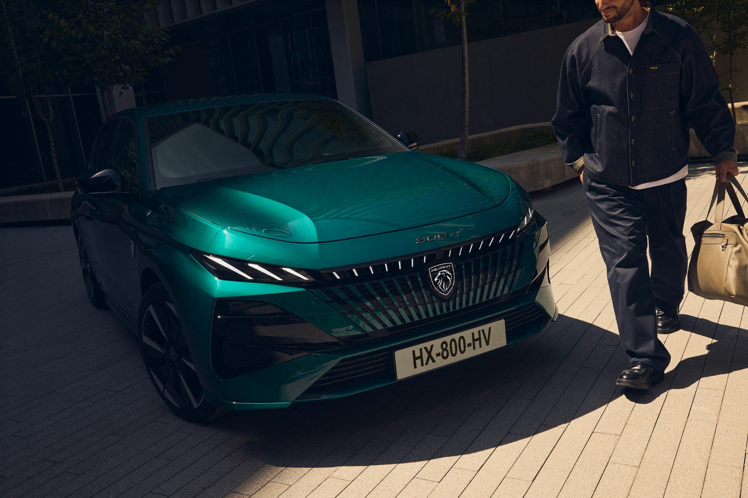 Facelifted Peugeot 308 Drops The Fangs But Learns New Tricks