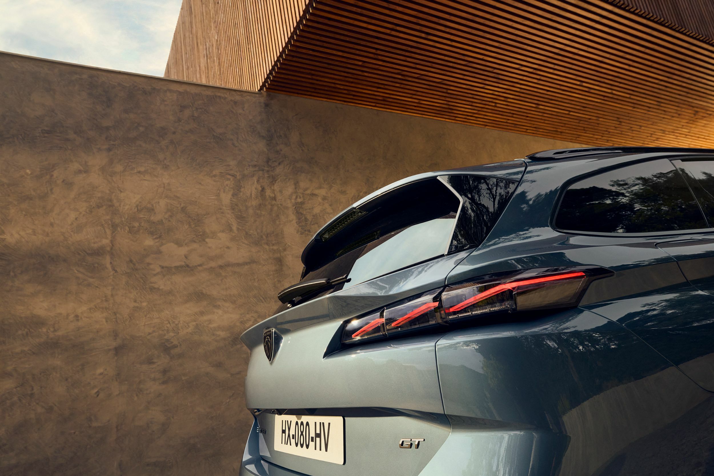 Facelifted Peugeot 308 Drops The Fangs But Learns New Tricks