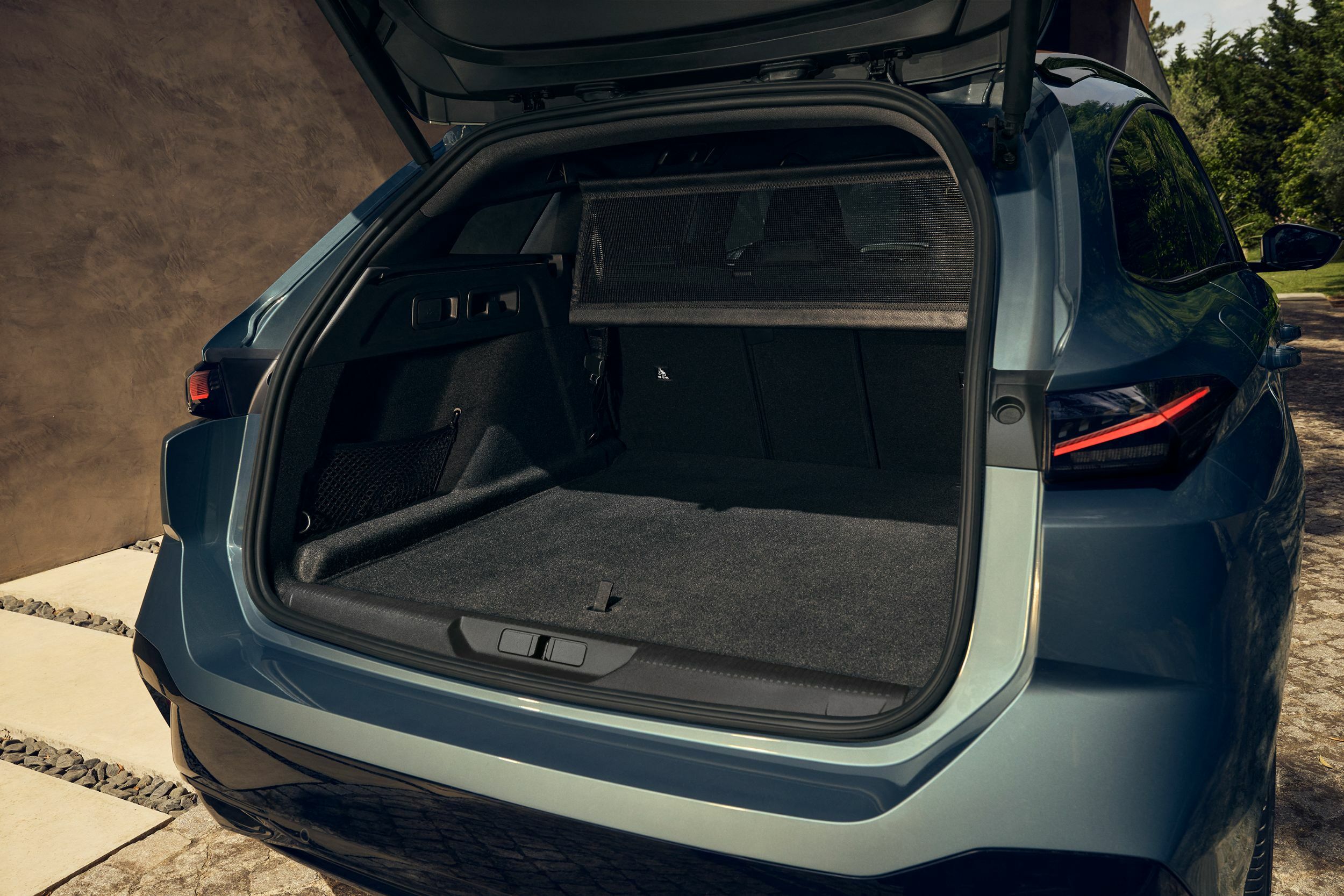 Facelifted Peugeot 308 Drops The Fangs But Learns New Tricks