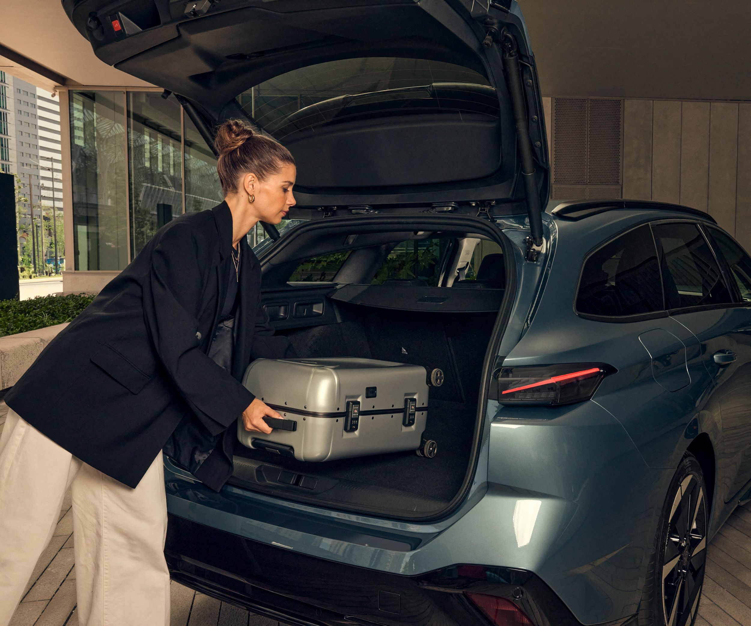 Facelifted Peugeot 308 Drops The Fangs But Learns New Tricks