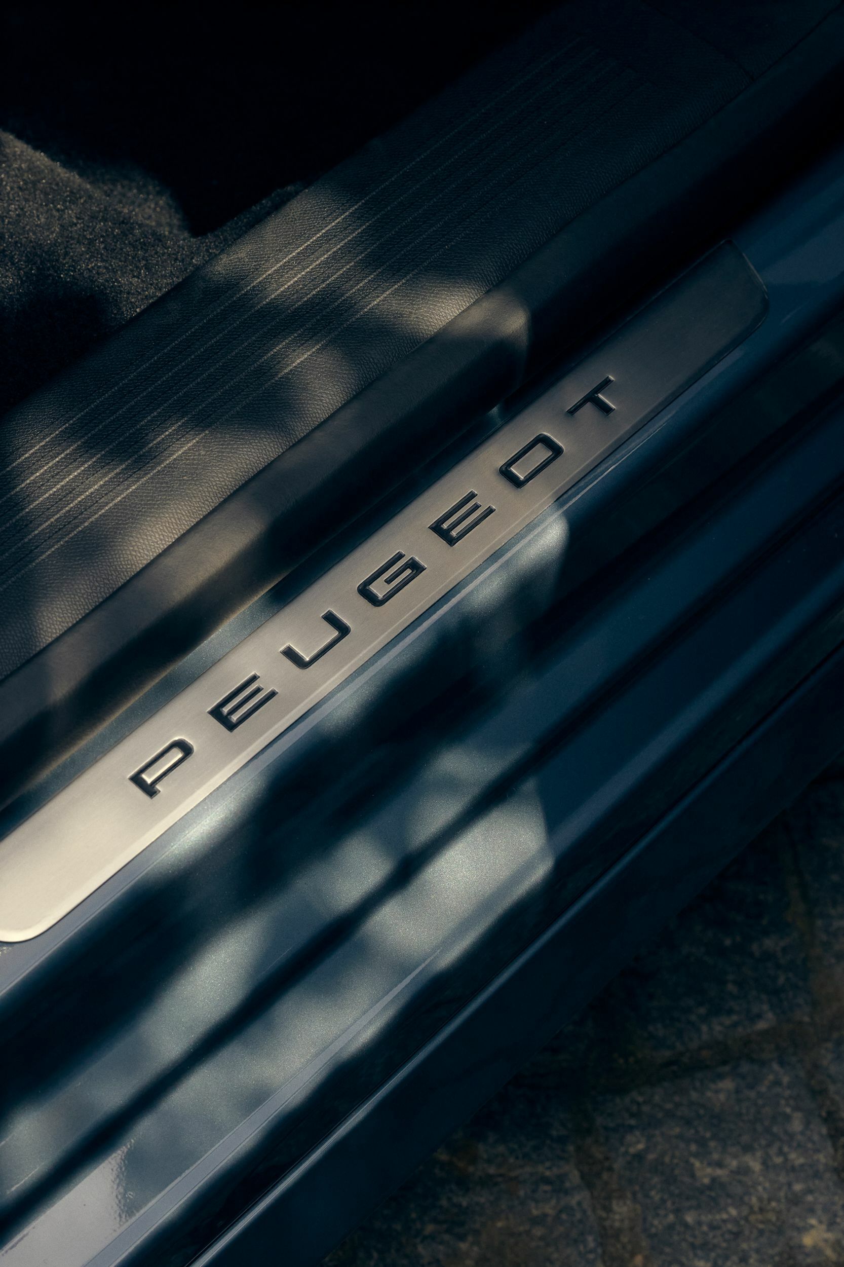 Facelifted Peugeot 308 Drops The Fangs But Learns New Tricks
