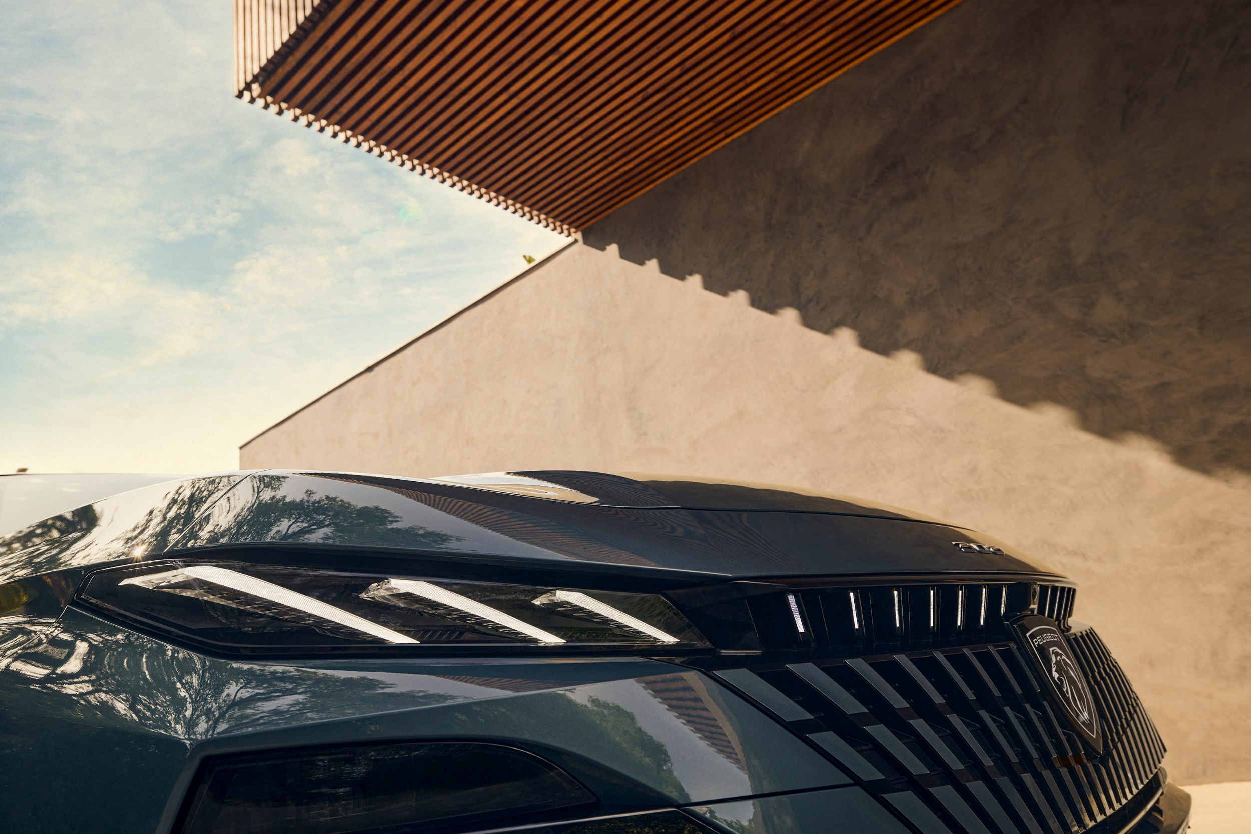 Facelifted Peugeot 308 Drops The Fangs But Learns New Tricks