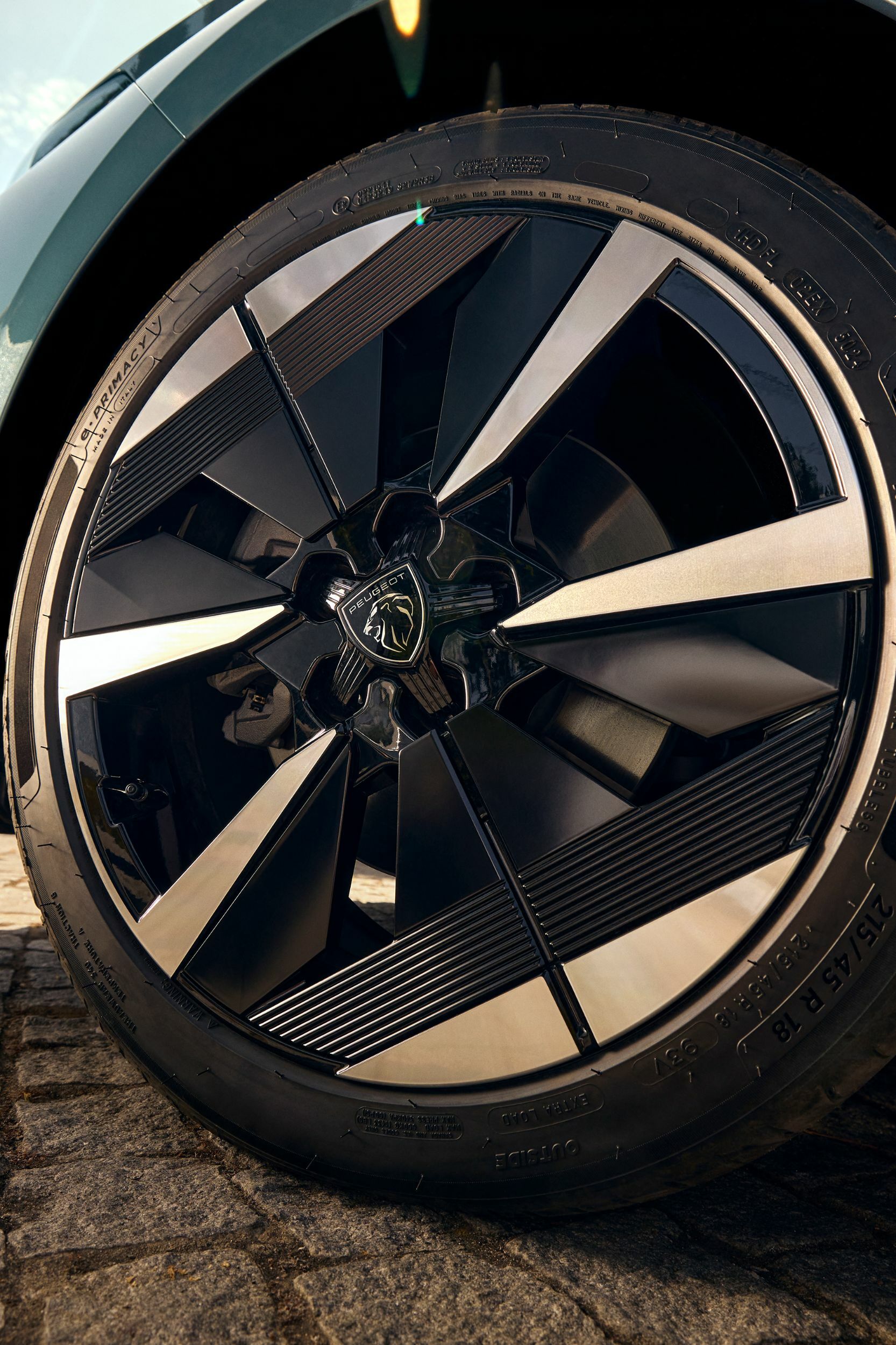 Facelifted Peugeot 308 Drops The Fangs But Learns New Tricks