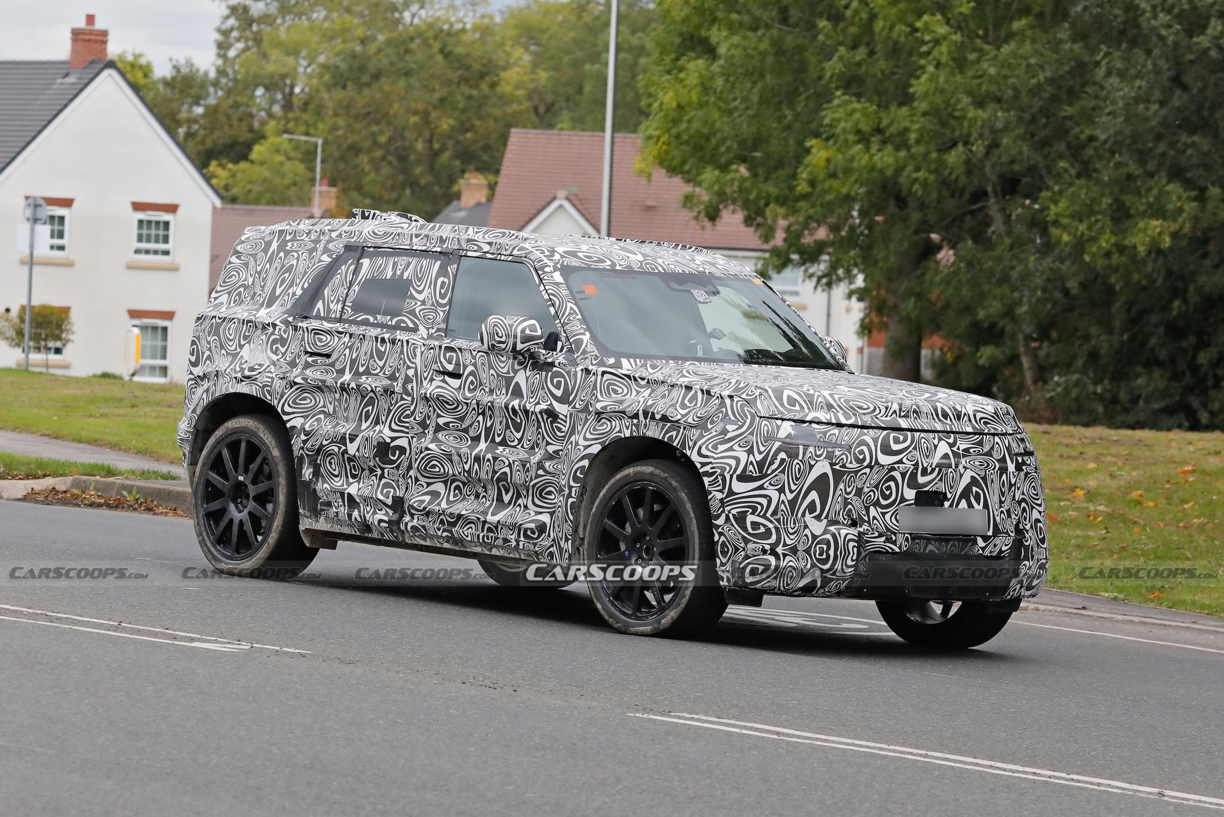 Land Rover Defender Sport EV spy shots 00009