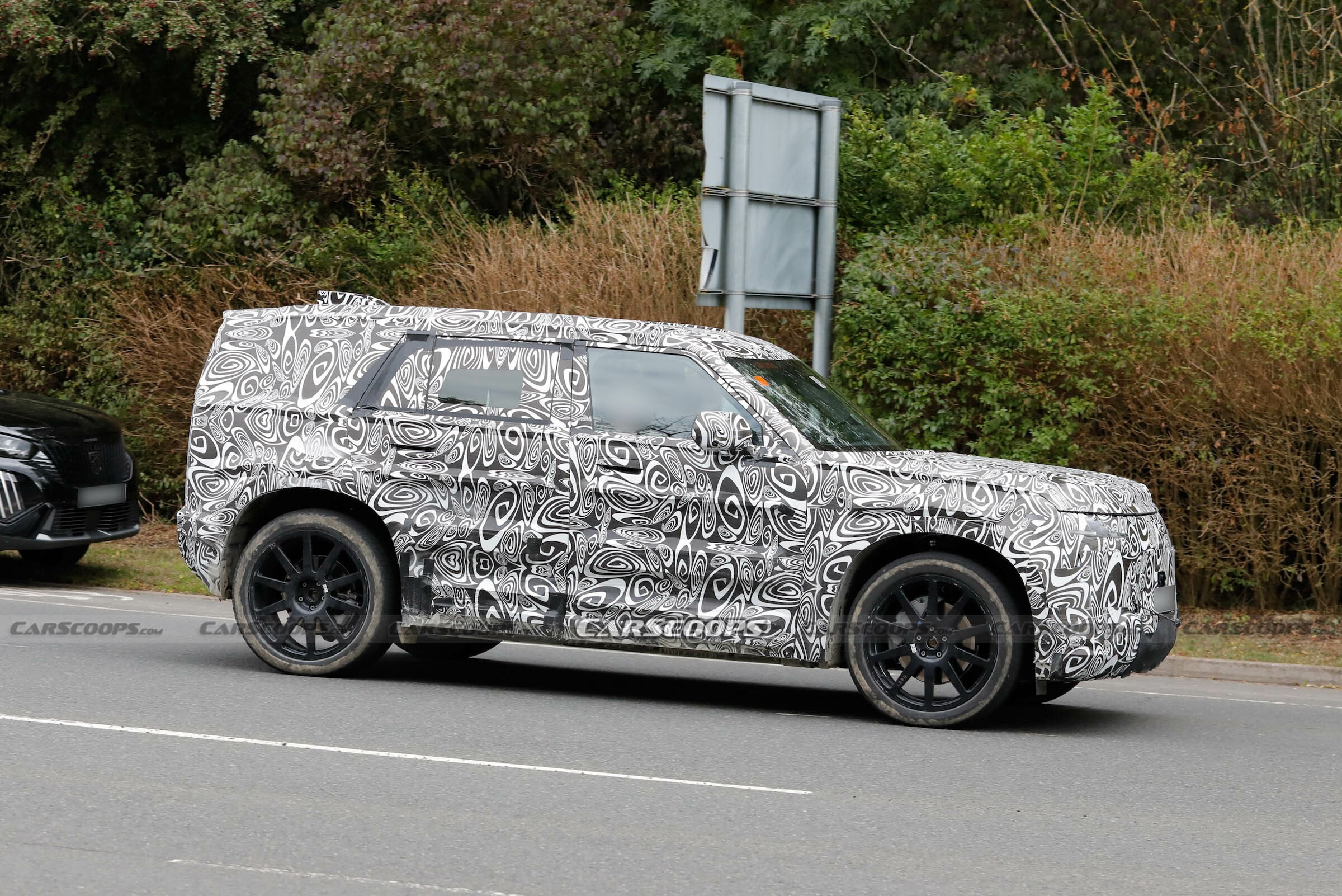 Land Rover Defender Sport EV spy shots 00011