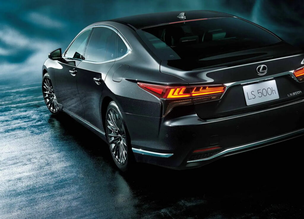  Lexus Is Keeping Its Decade-Old LS Alive With Another Update