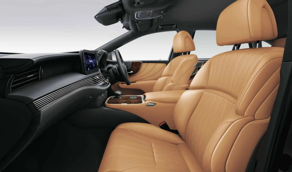  Lexus Is Keeping Its Decade-Old LS Alive With Another Update