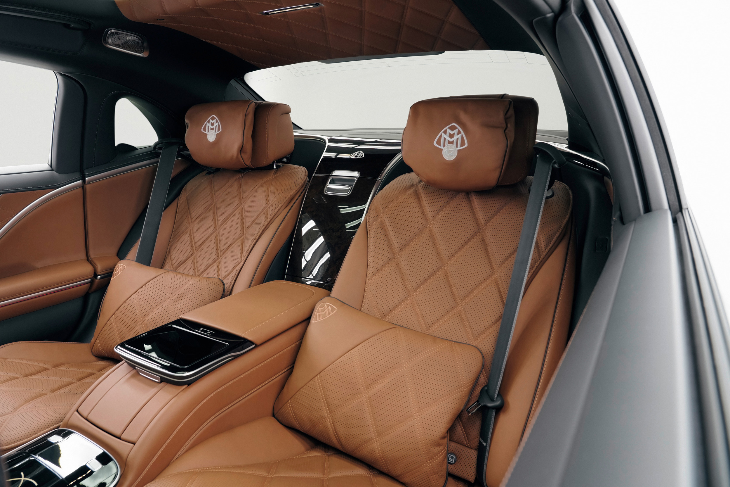 Mercedes-Maybach V12 Edition 923 12