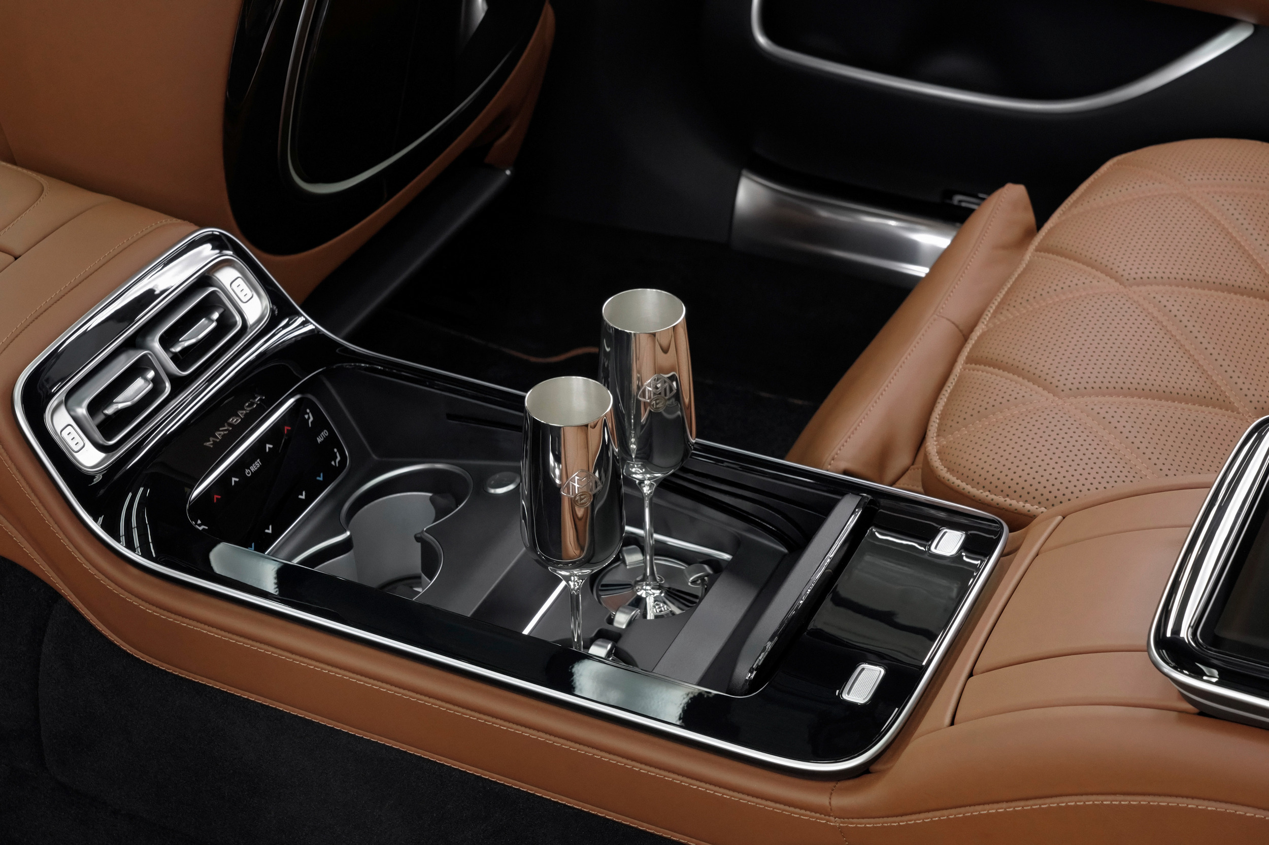Mercedes-Maybach V12 Edition 923 16