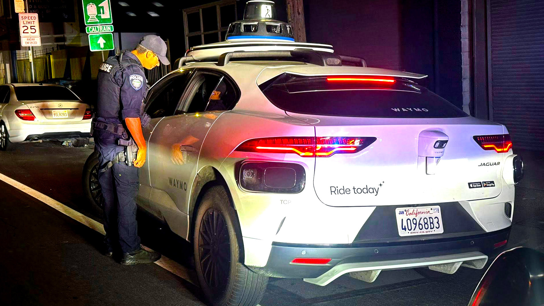 Cops Pulled Over A Driverless Car For An Illegal U-Turn And Couldn’t Write A Ticket