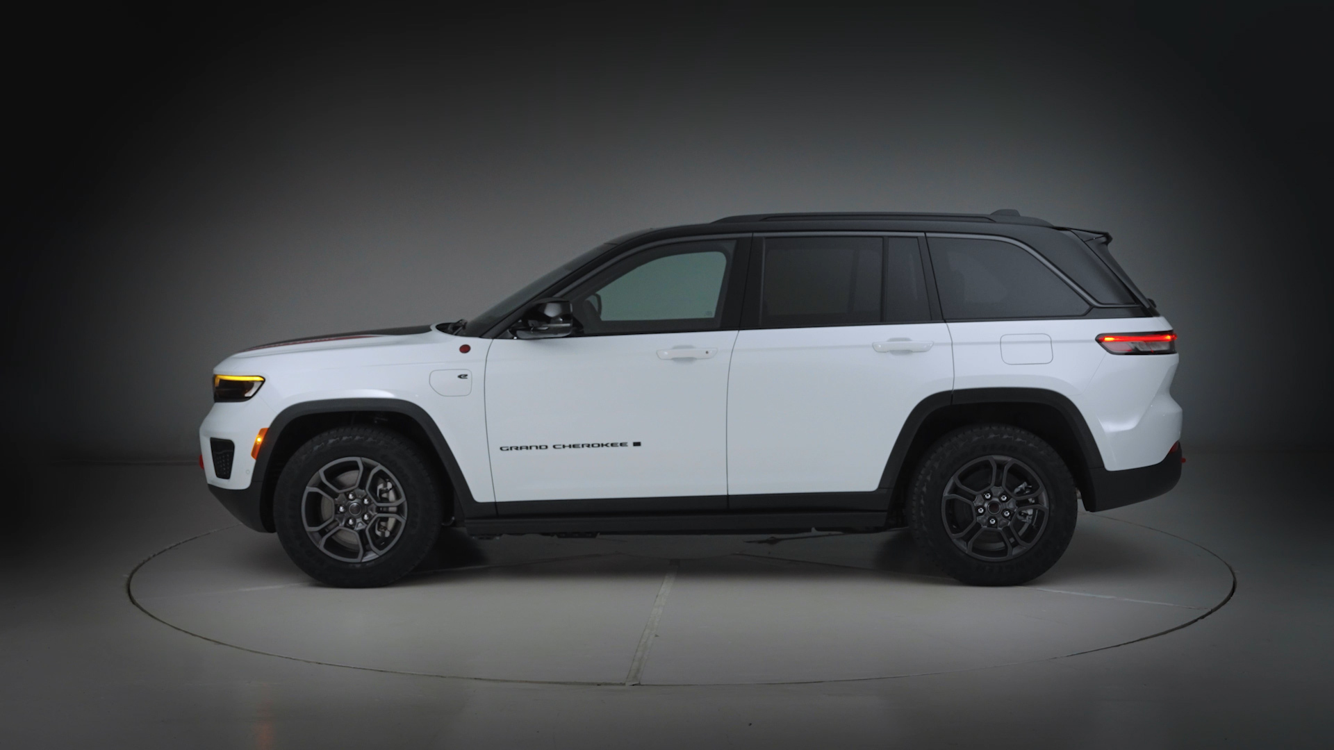 2026 Jeep Grand Cherokee 1027 12