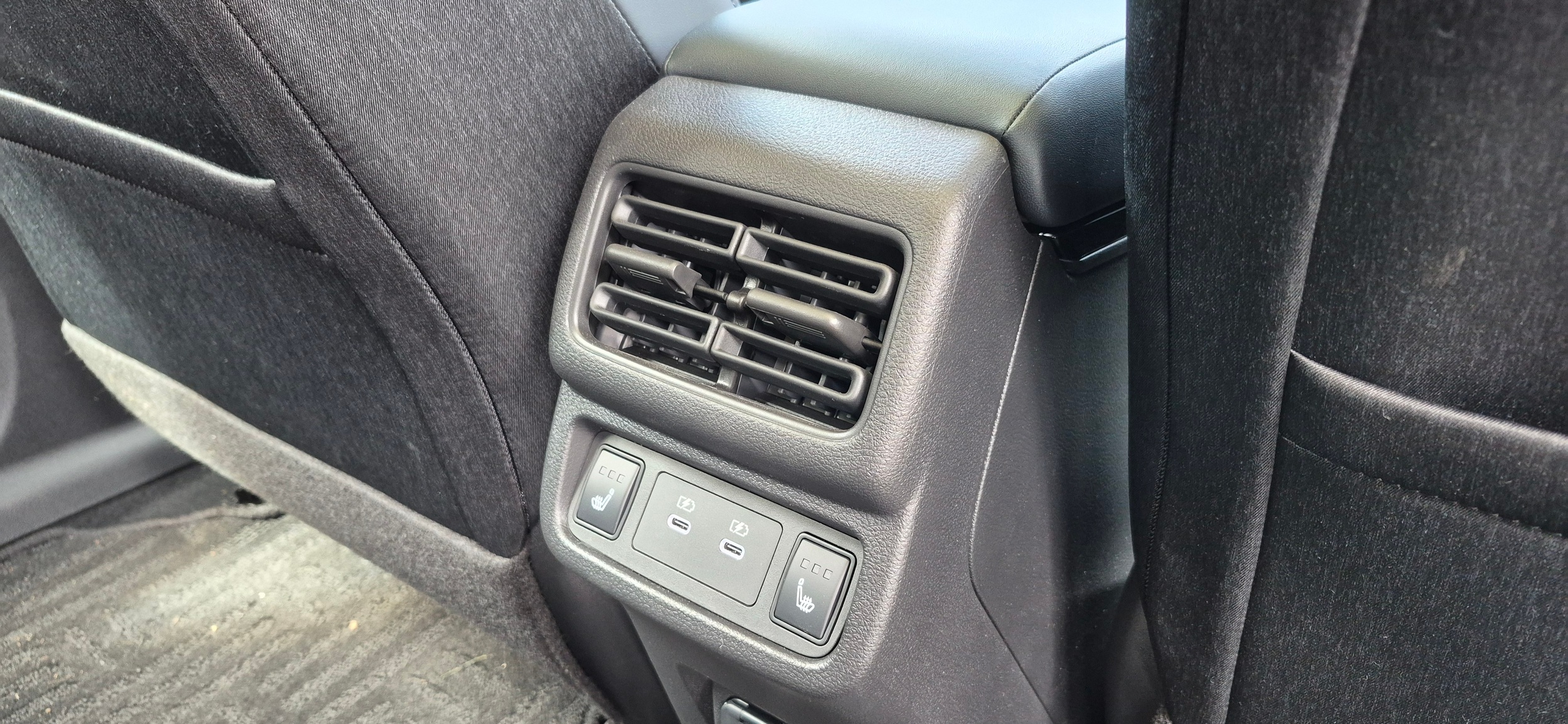 2026 Nissan Leaf MG Carscoops 208