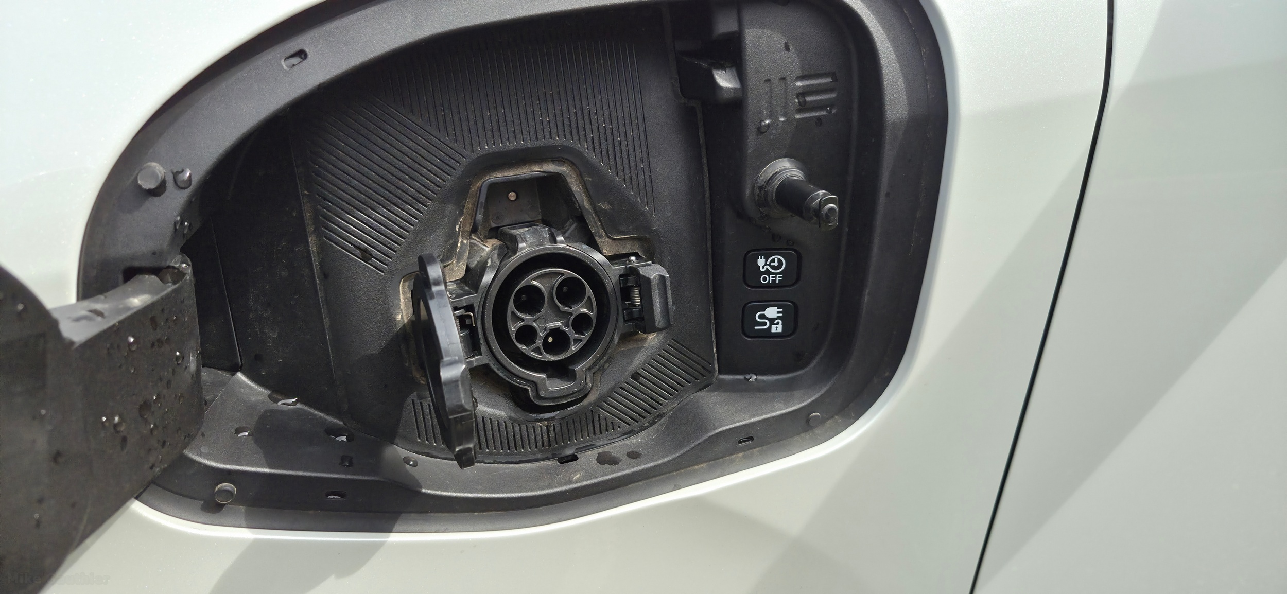 2026 Nissan Leaf MG Carscoops 302