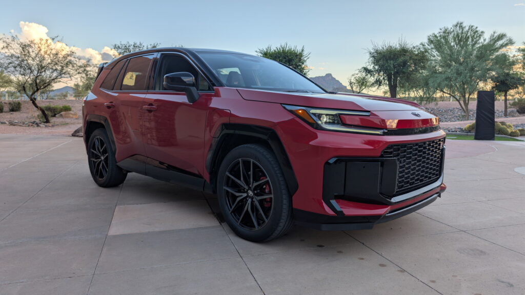  Jeep&rsquo;s 2026 Cherokee Stopped Pretending To Be A Jeep, And It Drives Better For It