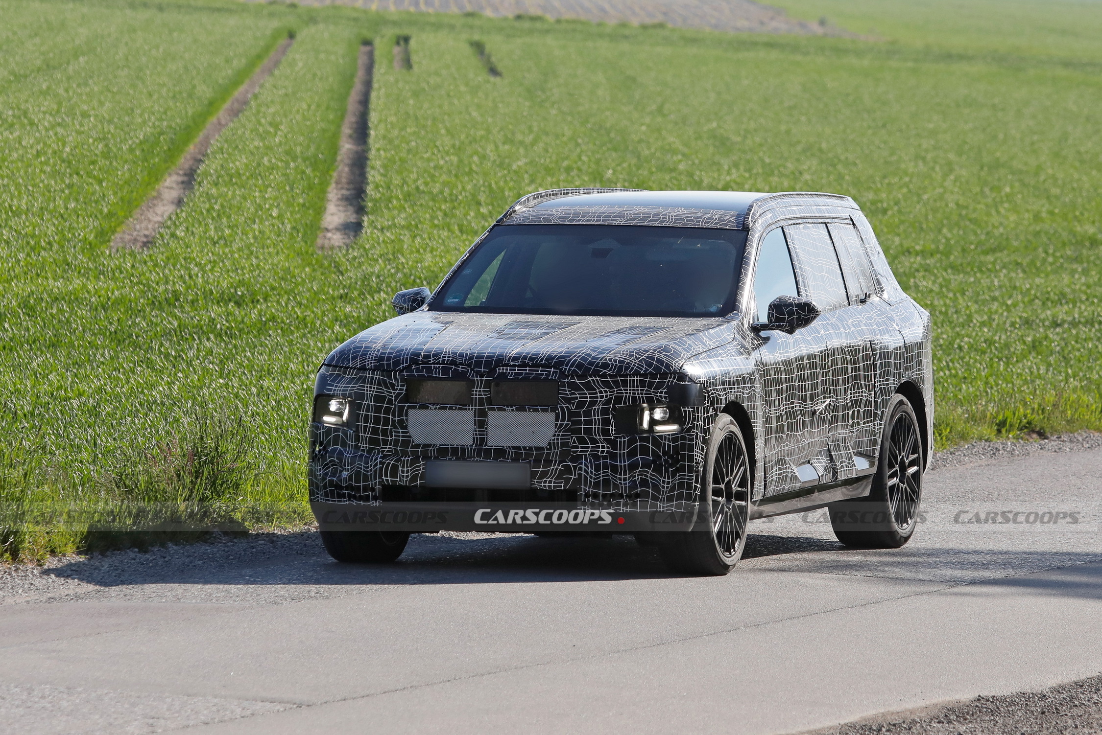 2027 BMW X7 003
